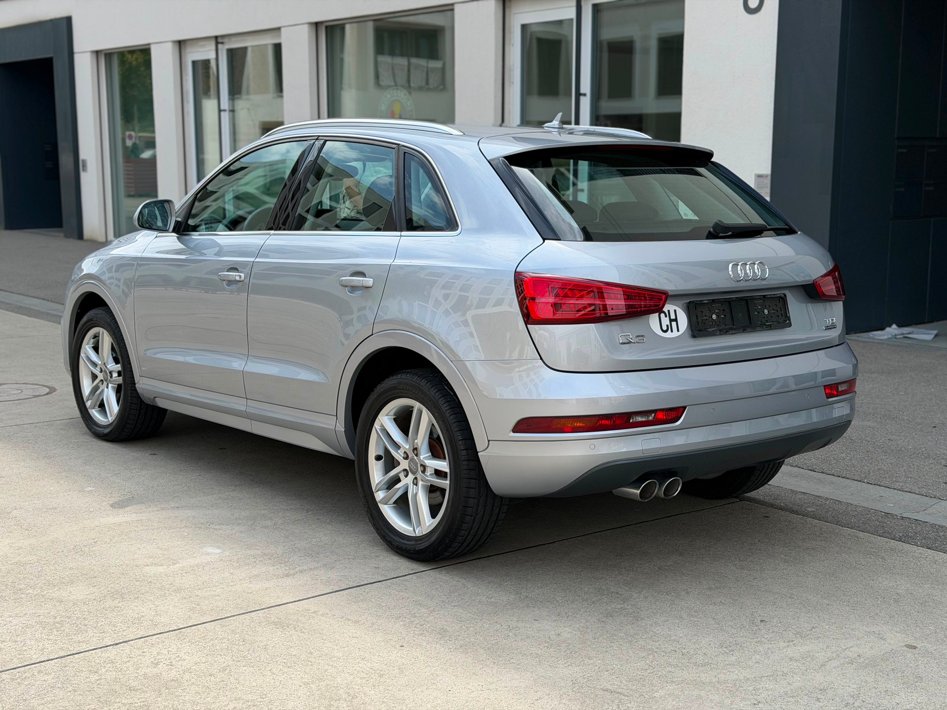 AUDI Q3 2.0 TDI sport quattro S-tronic-image-7