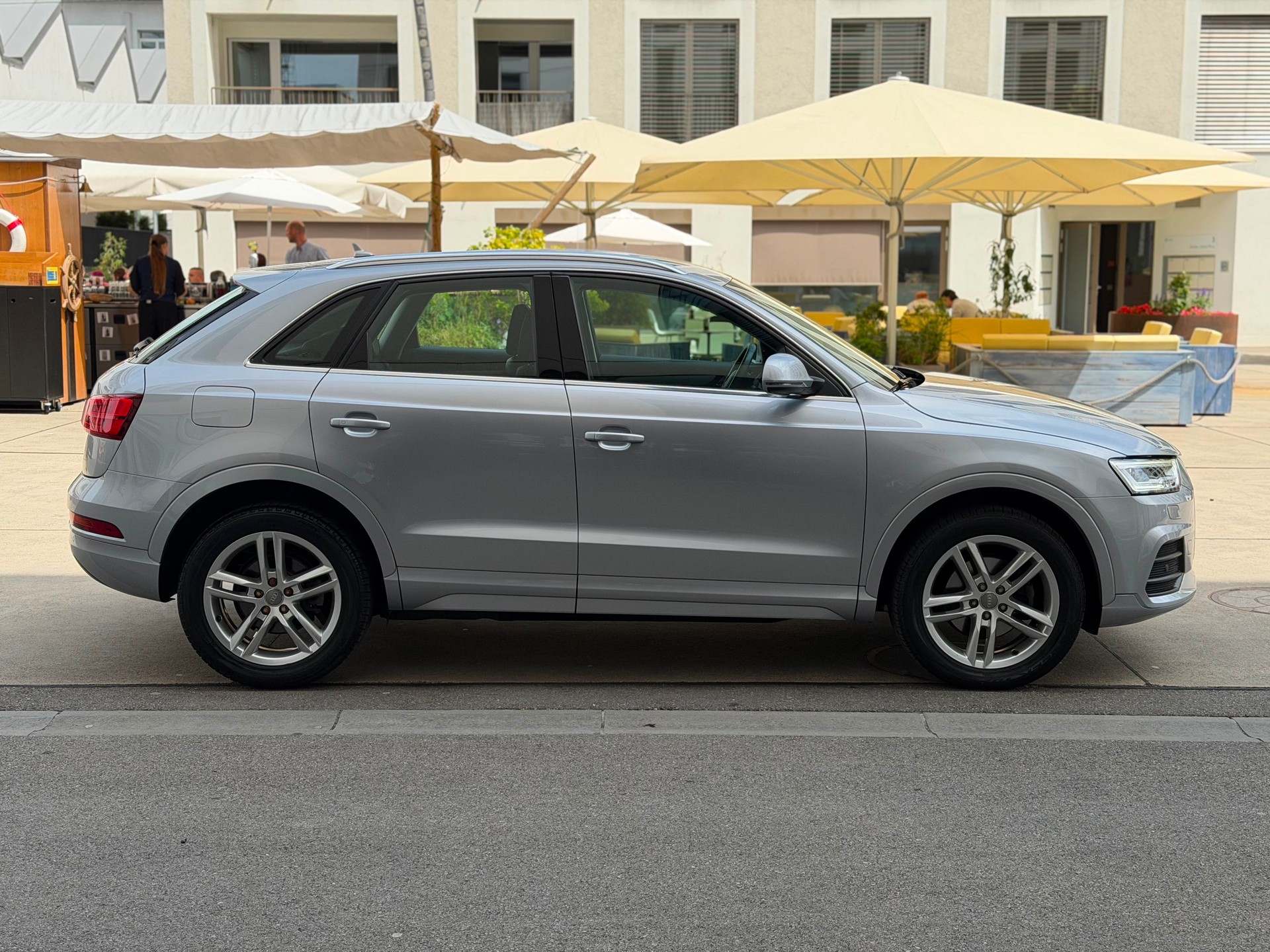 AUDI Q3 2.0 TDI sport quattro S-tronic-image-11