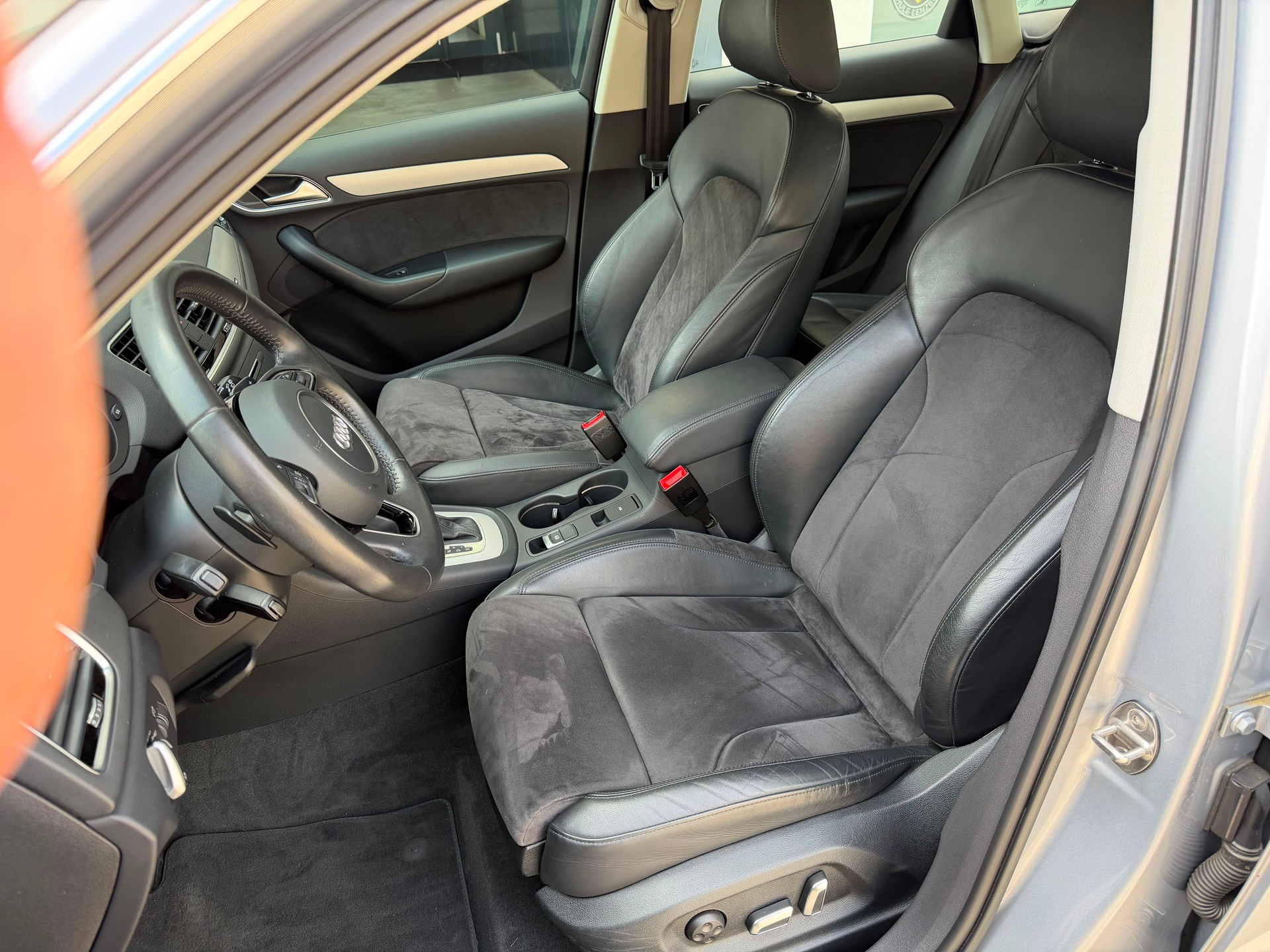 AUDI Q3 2.0 TDI sport quattro S-tronic-image-17