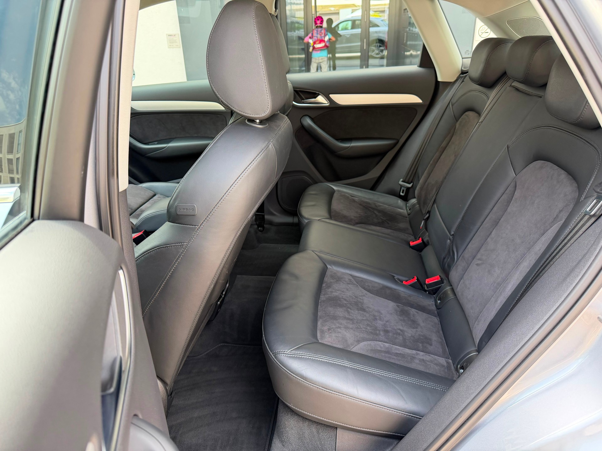 AUDI Q3 2.0 TDI sport quattro S-tronic-image-19