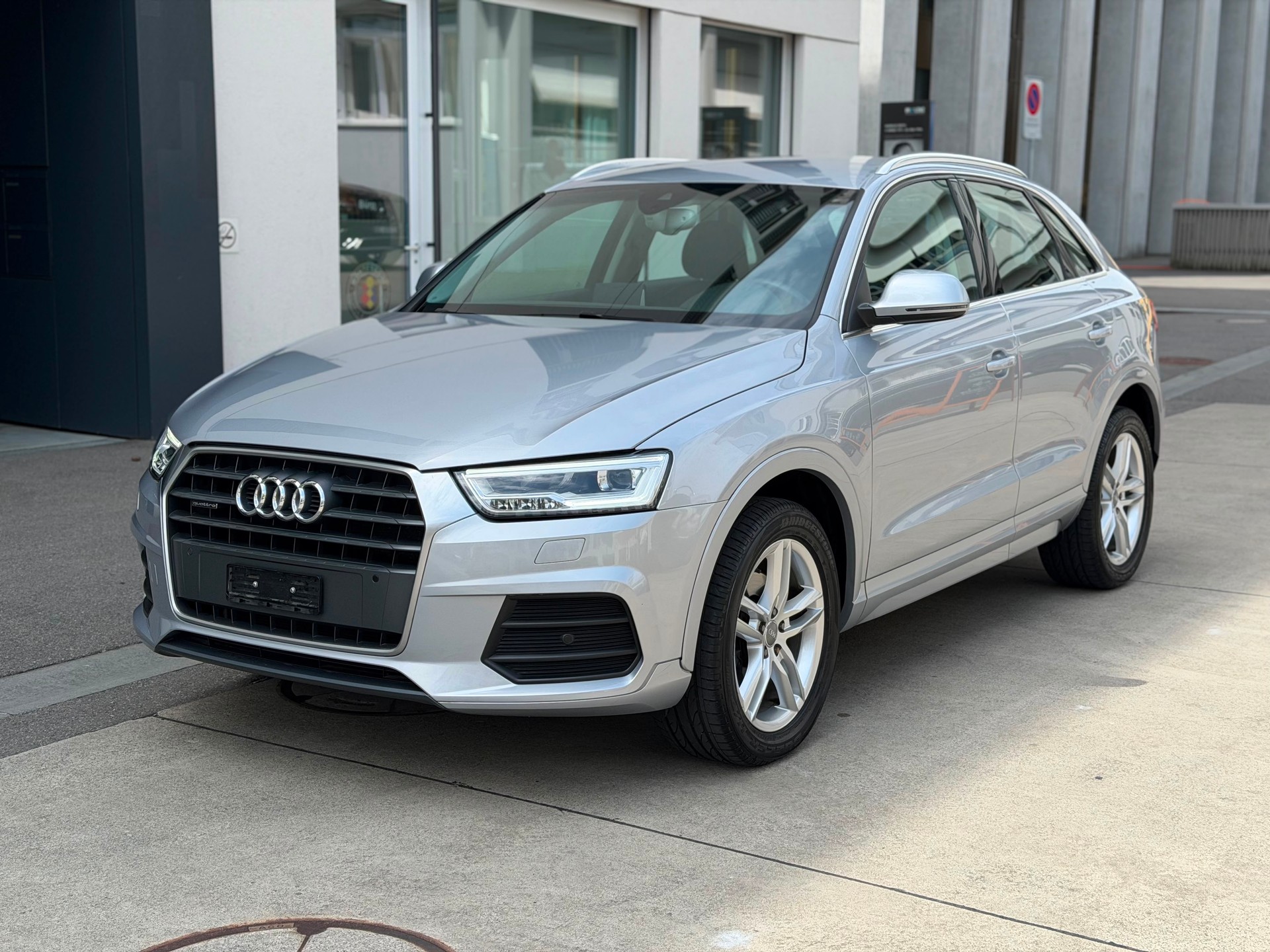 AUDI Q3 2.0 TDI sport quattro S-tronic-showroom-element-1
