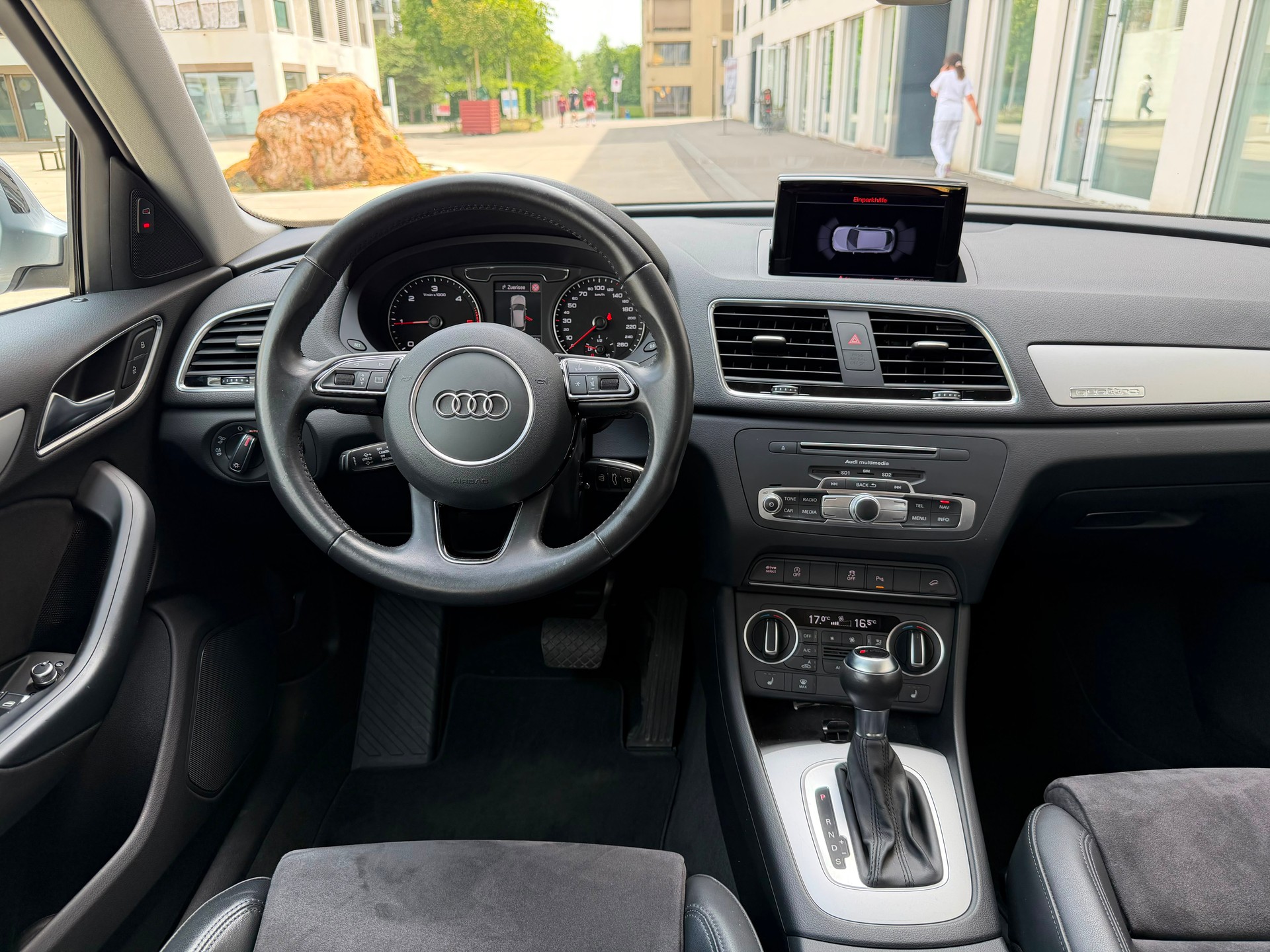 AUDI Q3 2.0 TDI sport quattro S-tronic-image-21