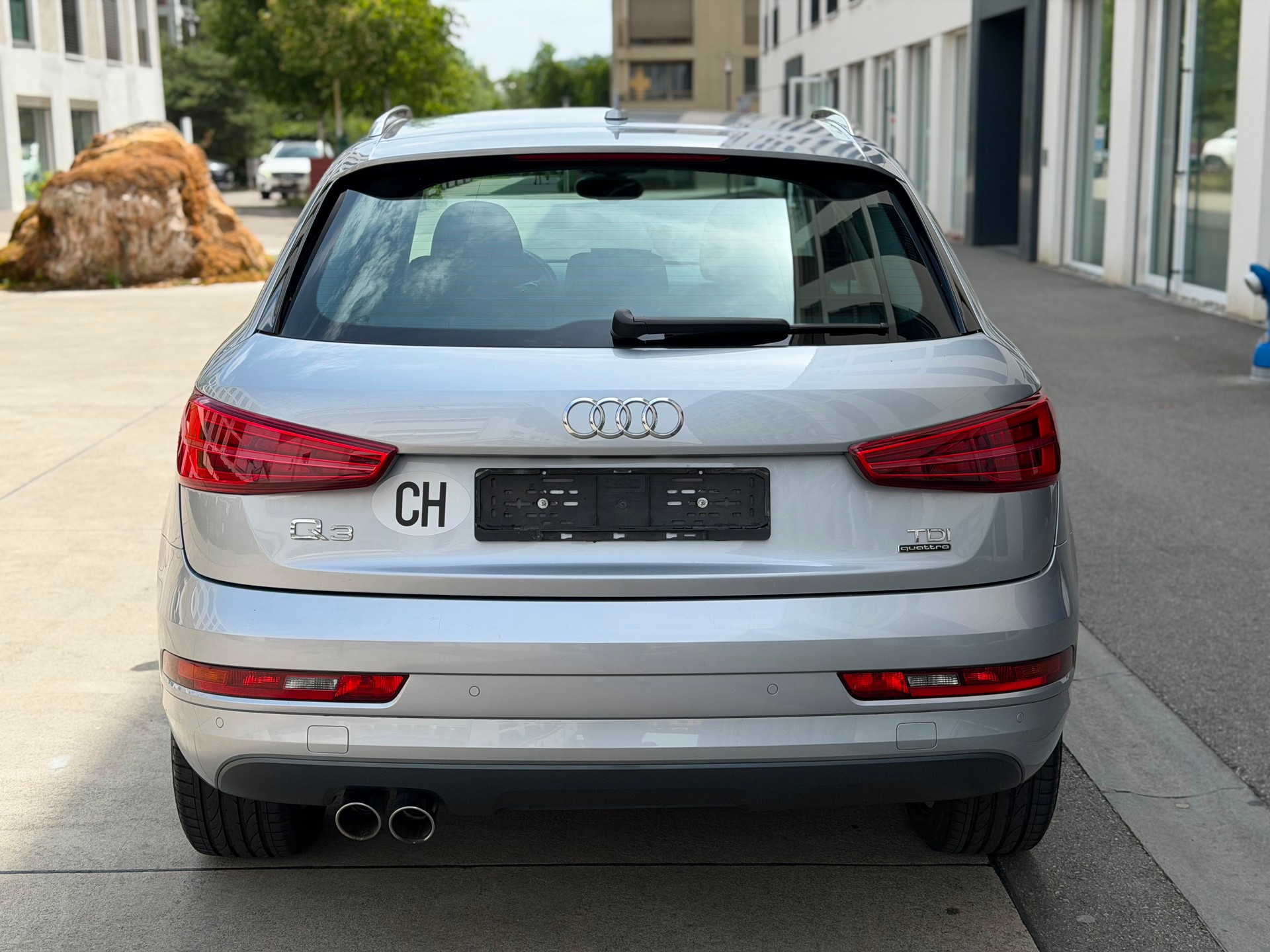 AUDI Q3 2.0 TDI sport quattro S-tronic-image-9