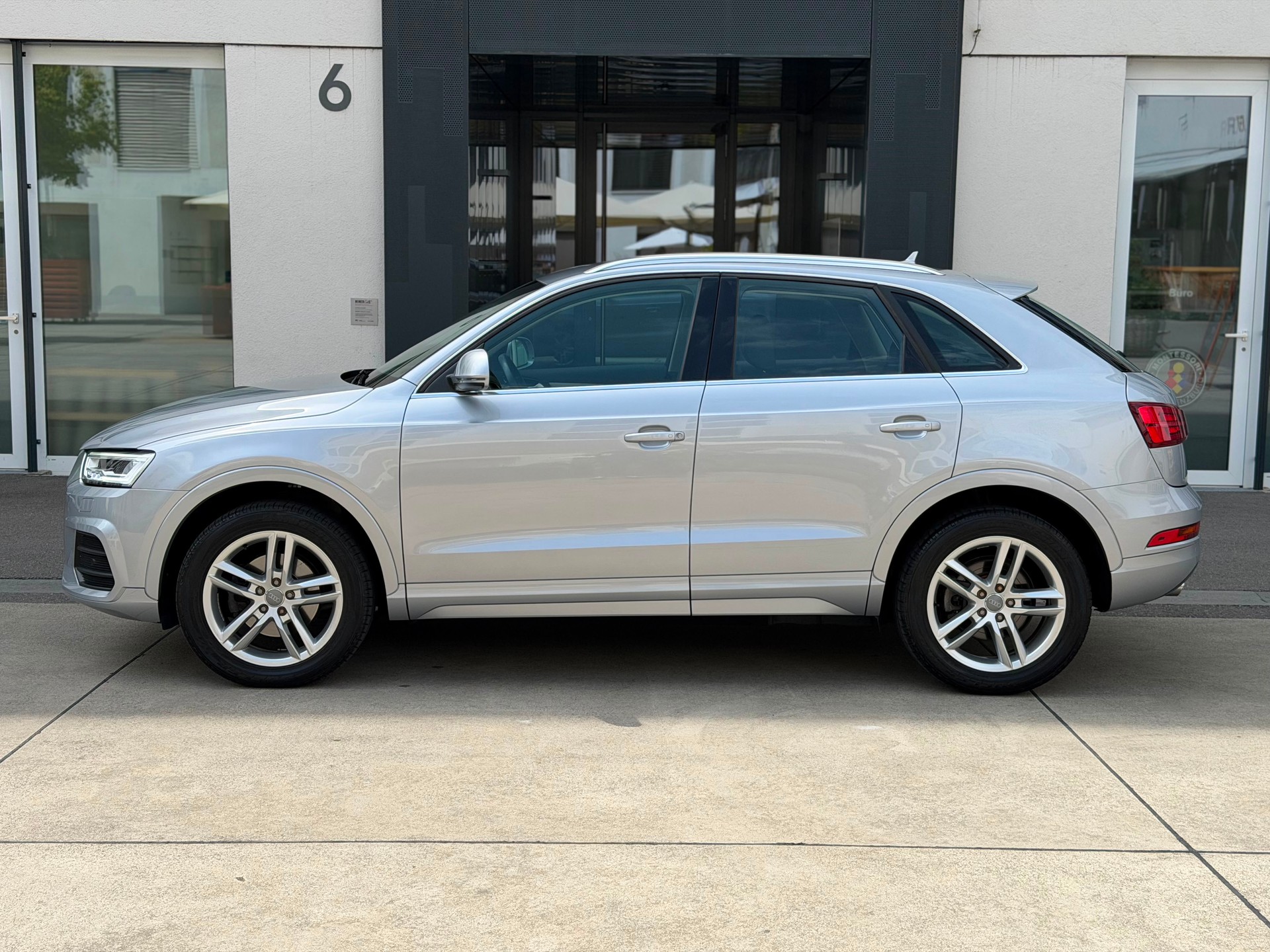 AUDI Q3 2.0 TDI sport quattro S-tronic-image-10