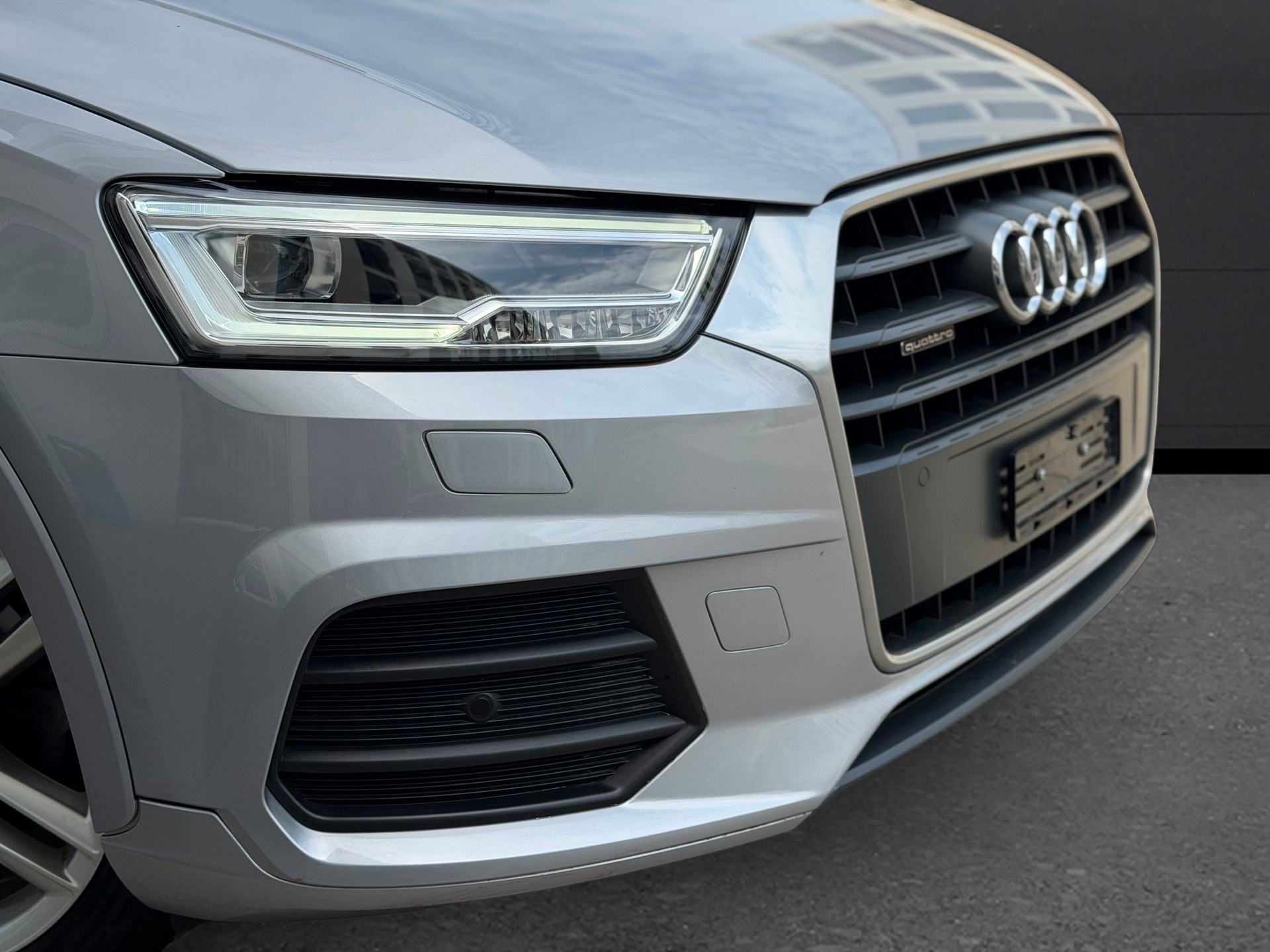 AUDI Q3 2.0 TDI sport quattro S-tronic-showroom-element-3