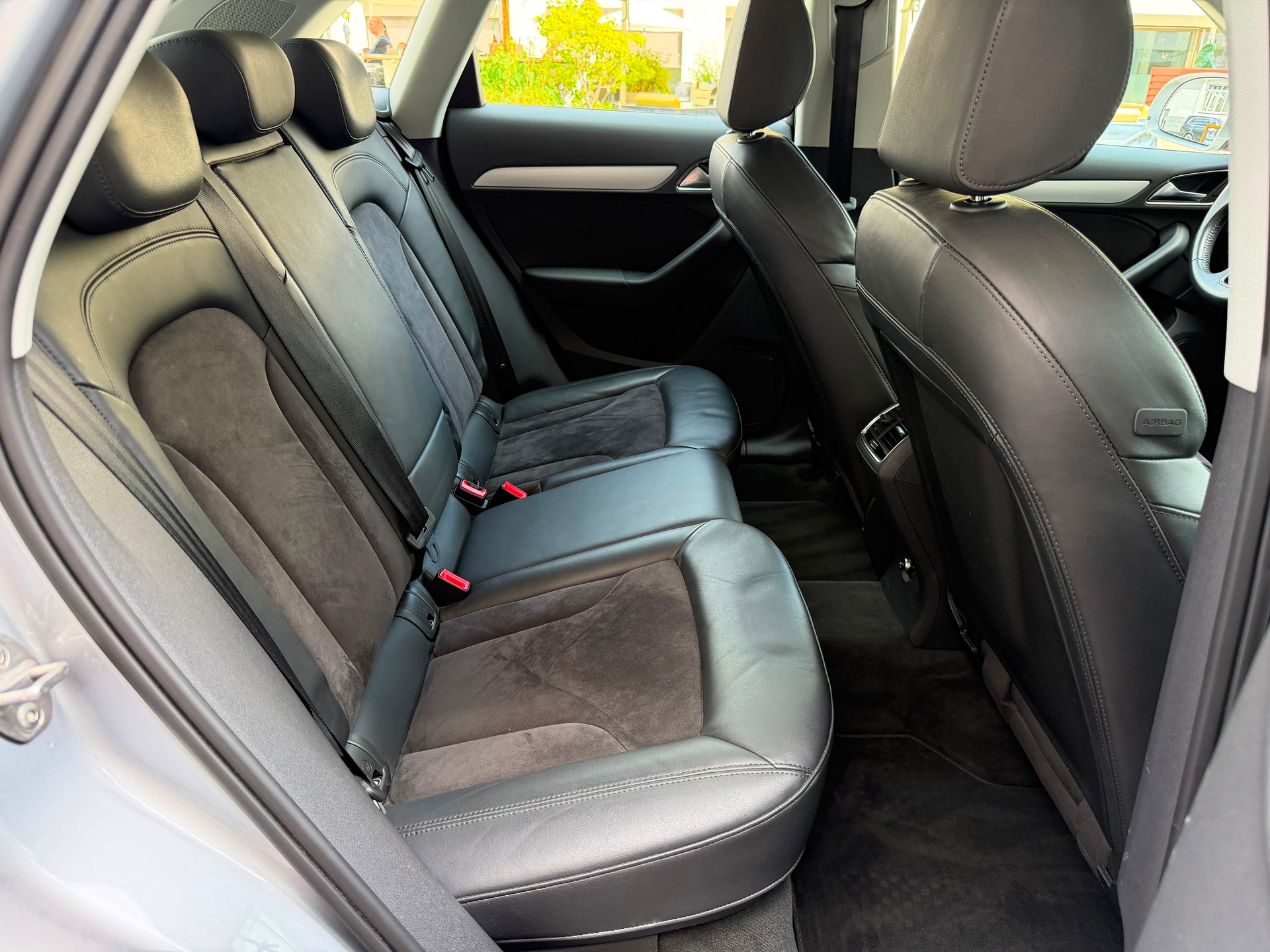 AUDI Q3 2.0 TDI sport quattro S-tronic-image-13