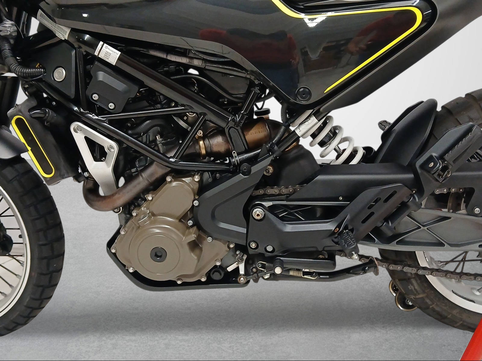 HUSQVARNA SVARTPILEN 401-image-7