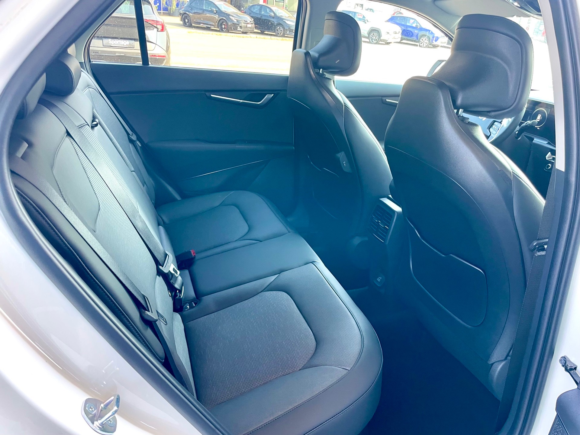 KIA Niro 1.6GDi Hybrid Style DCT-image-5