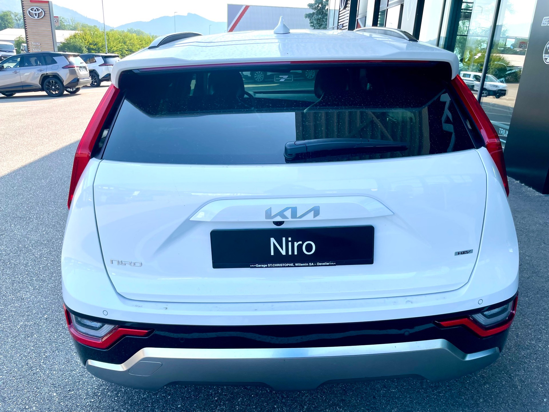 KIA Niro 1.6GDi Hybrid Style DCT-image-1
