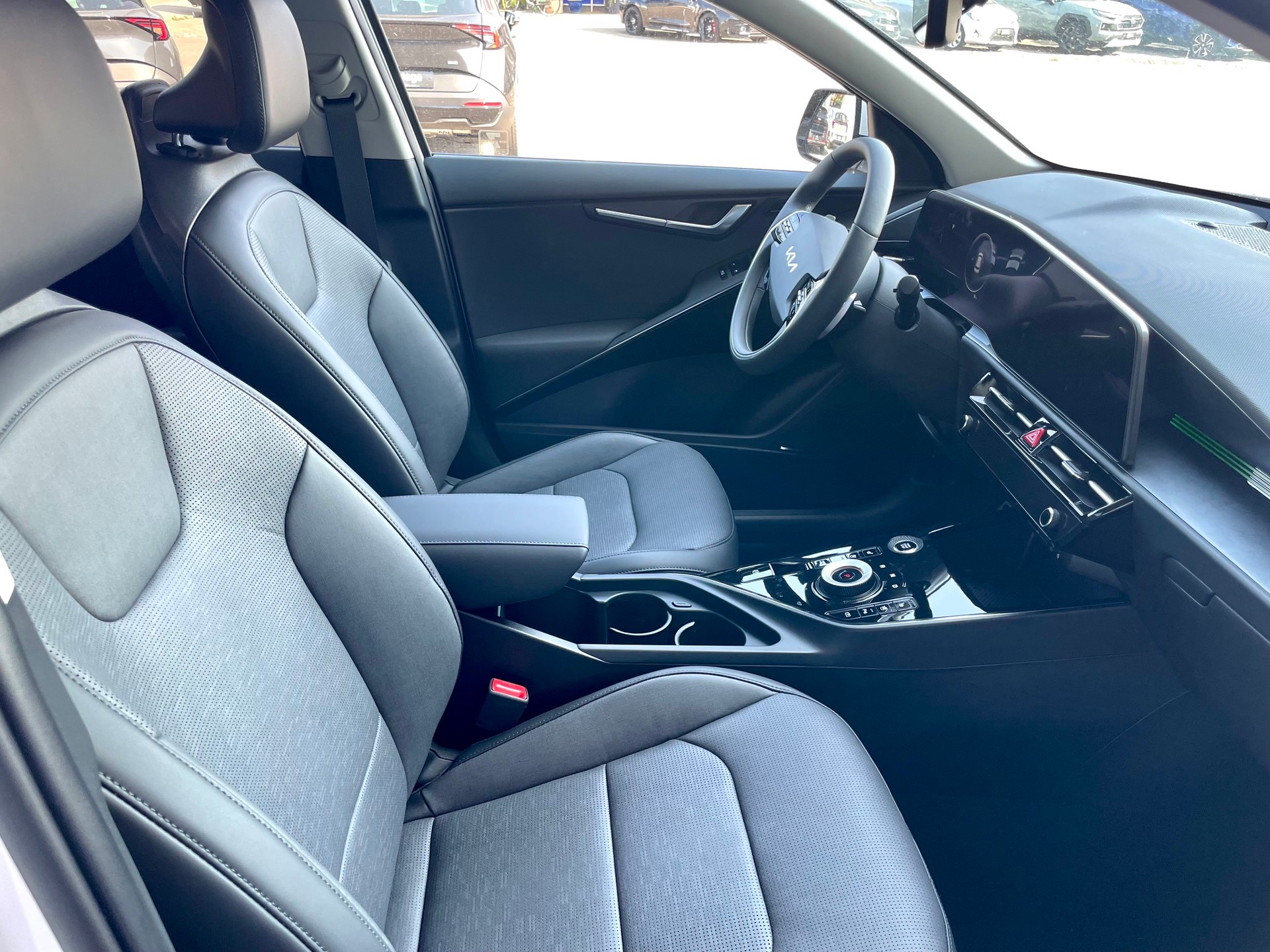 KIA Niro 1.6GDi Hybrid Style DCT-image-2