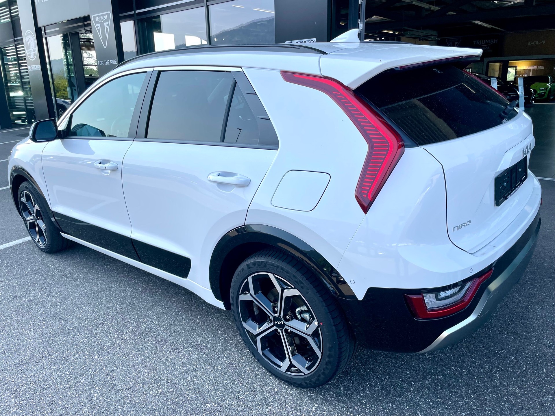 KIA Niro 1.6GDi Hybrid Style DCT-image-3