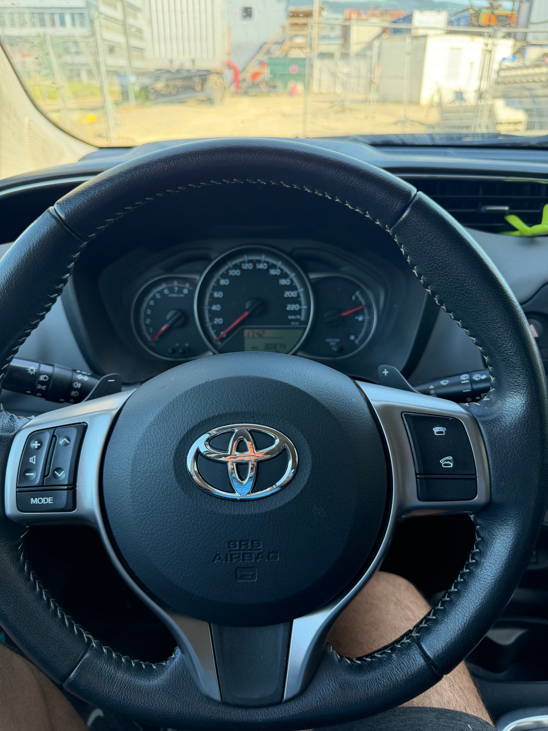 TOYOTA Yaris 1.33 Luna Multidrive-image-12