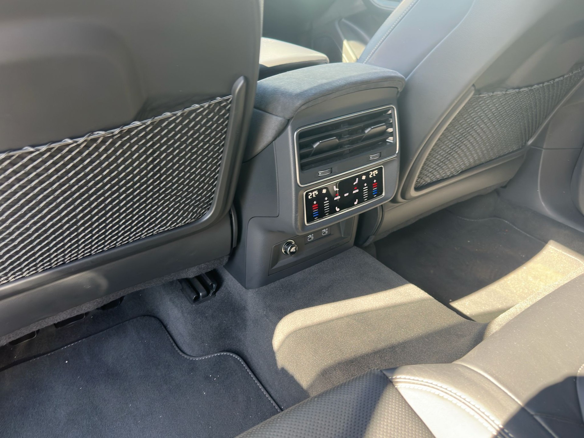 AUDI RSQ8 quattro tiptronic-image-9