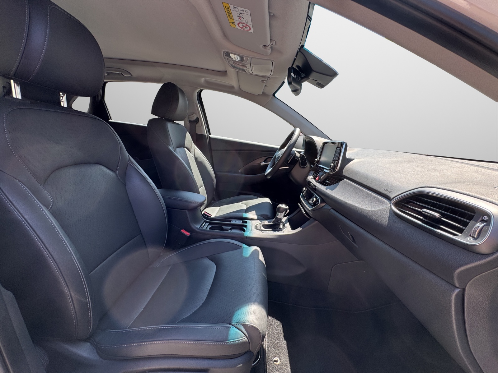 HYUNDAI i30 1.4 T-GDi Launch Plus-image-10