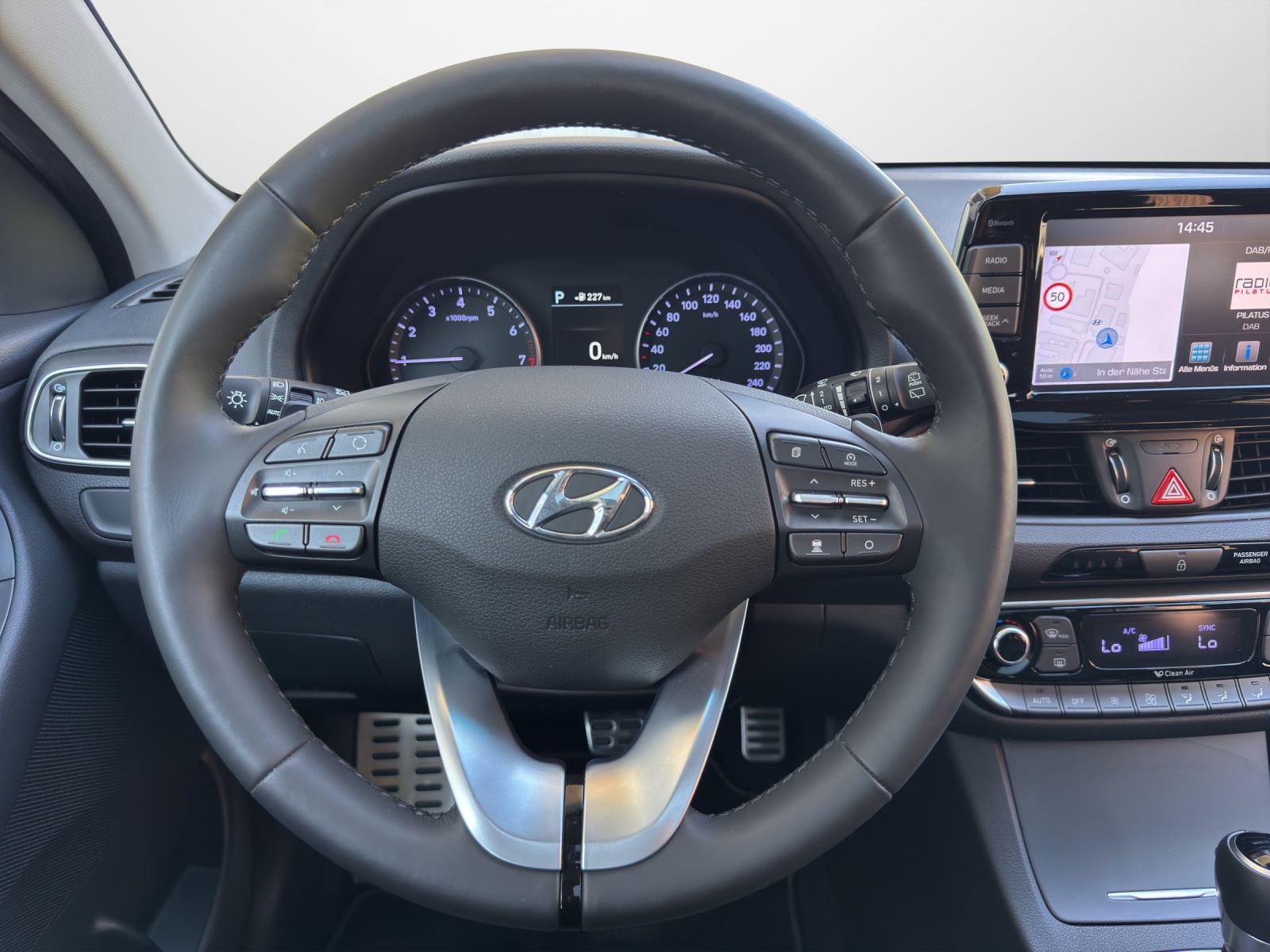 HYUNDAI i30 1.4 T-GDi Launch Plus-image-6