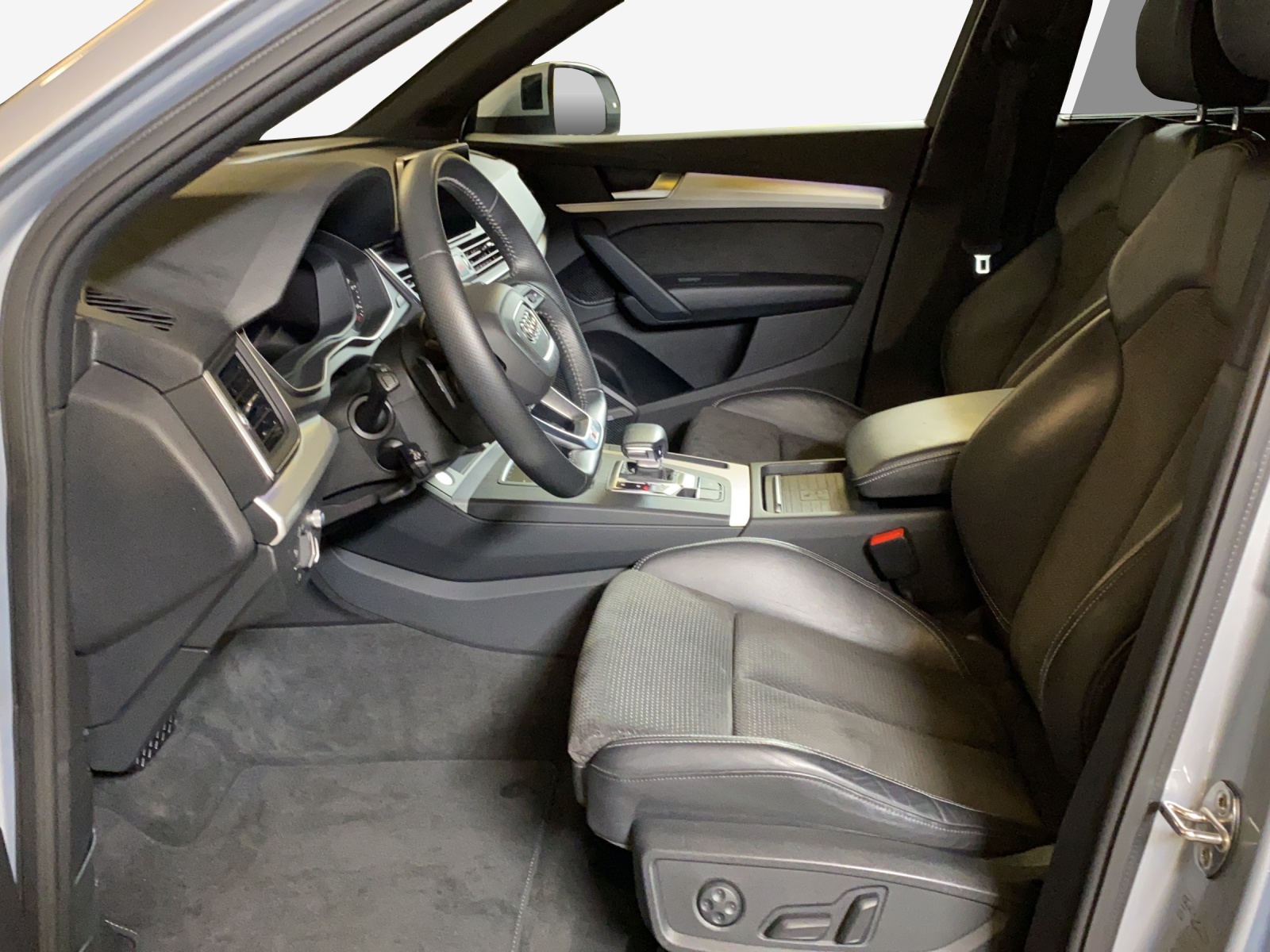 AUDI Q5 55 TFSI e sport quattro-image-8
