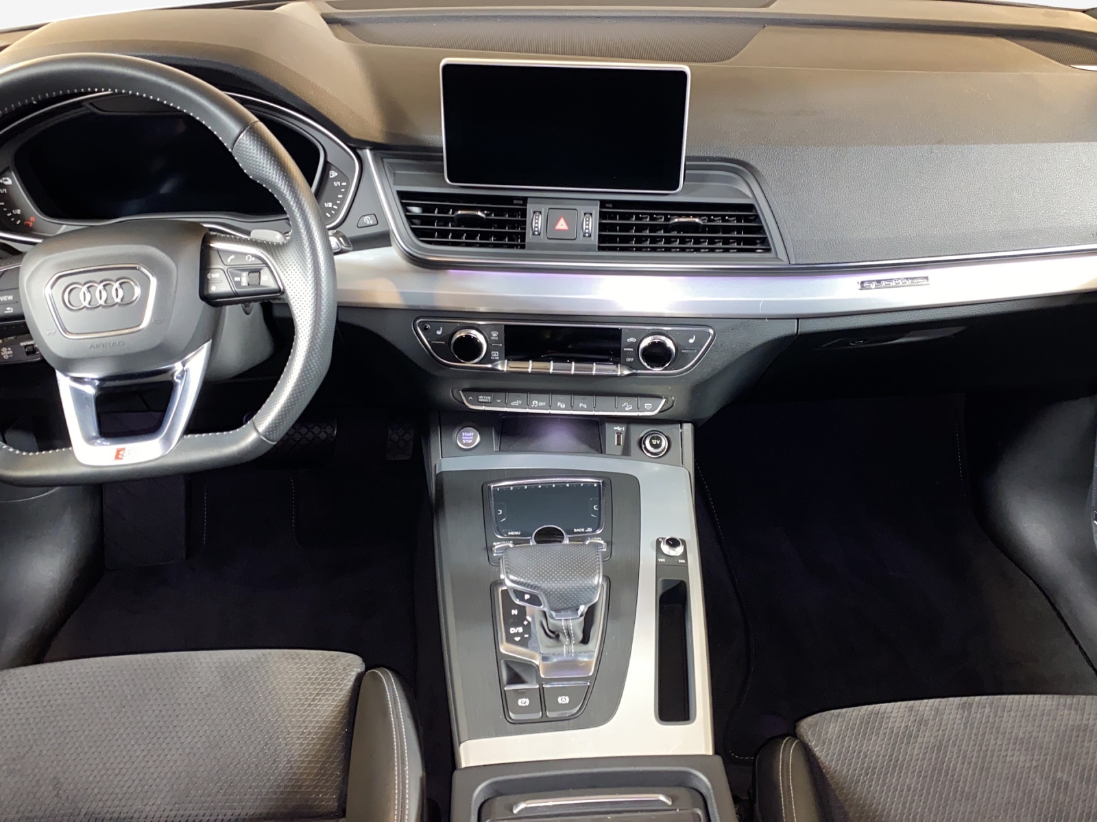 AUDI Q5 55 TFSI e sport quattro-image-11