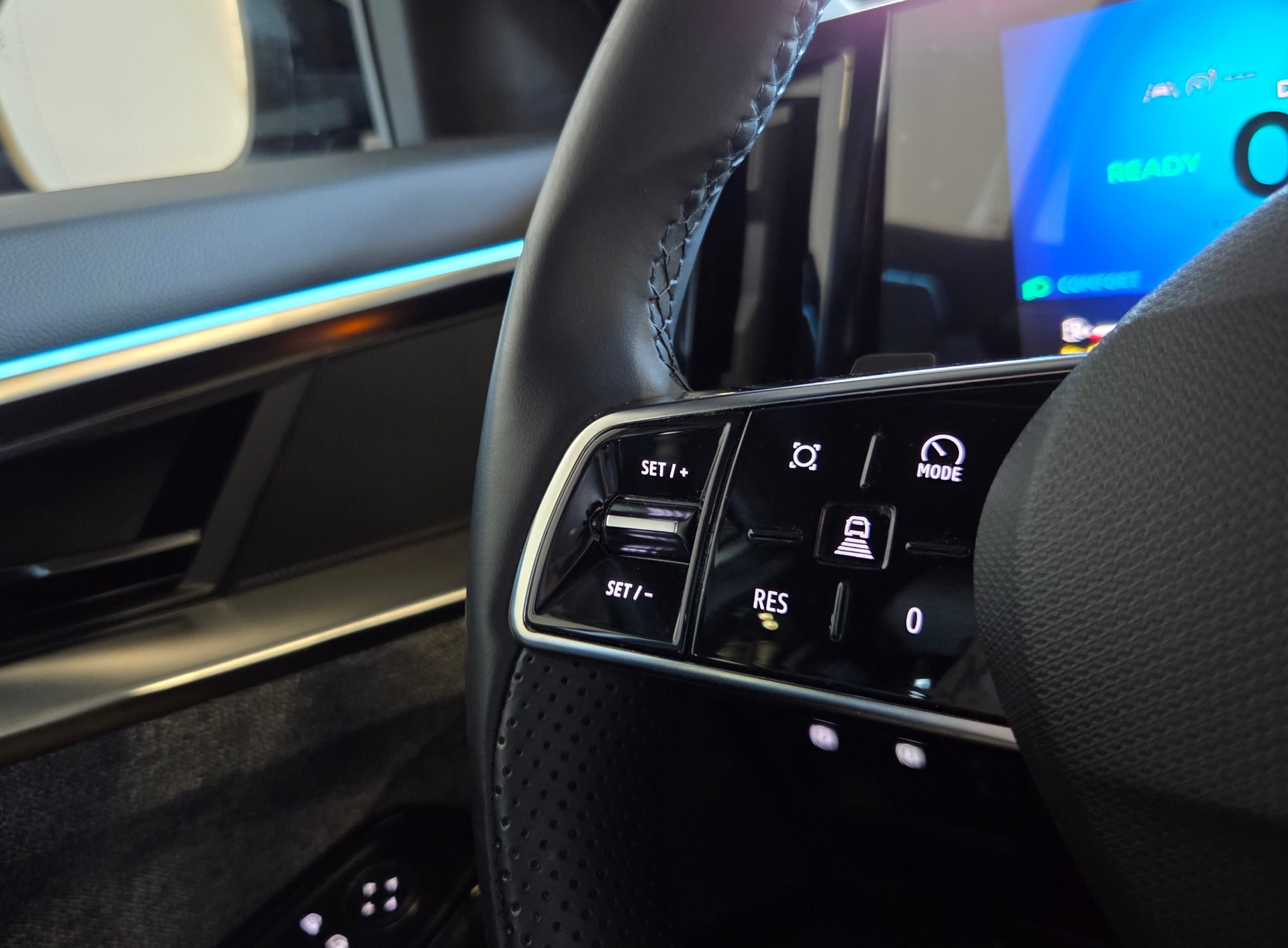 RENAULT Espace 1.2 E-Tech techno 7 Plätzer-image-8