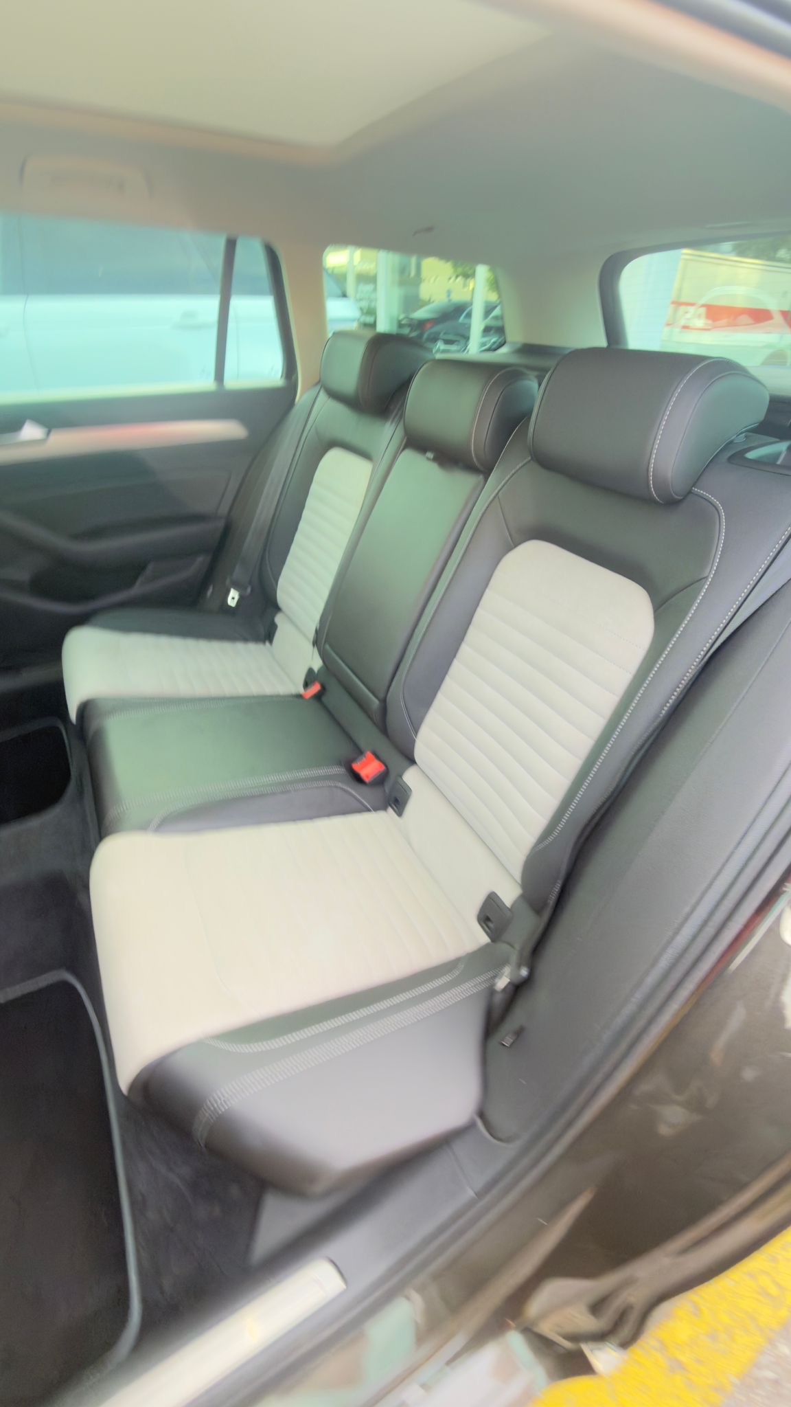 VW Passat Variant 2.0 TDI BMT Sport DSG 4Motion-image-7