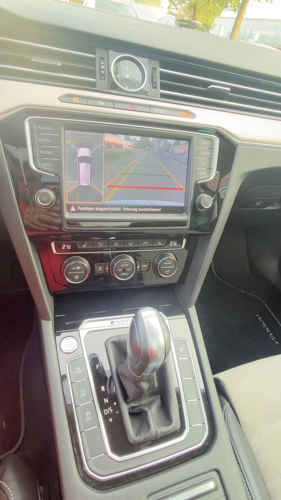 VW Passat Variant 2.0 TDI BMT Sport DSG 4Motion-image-14