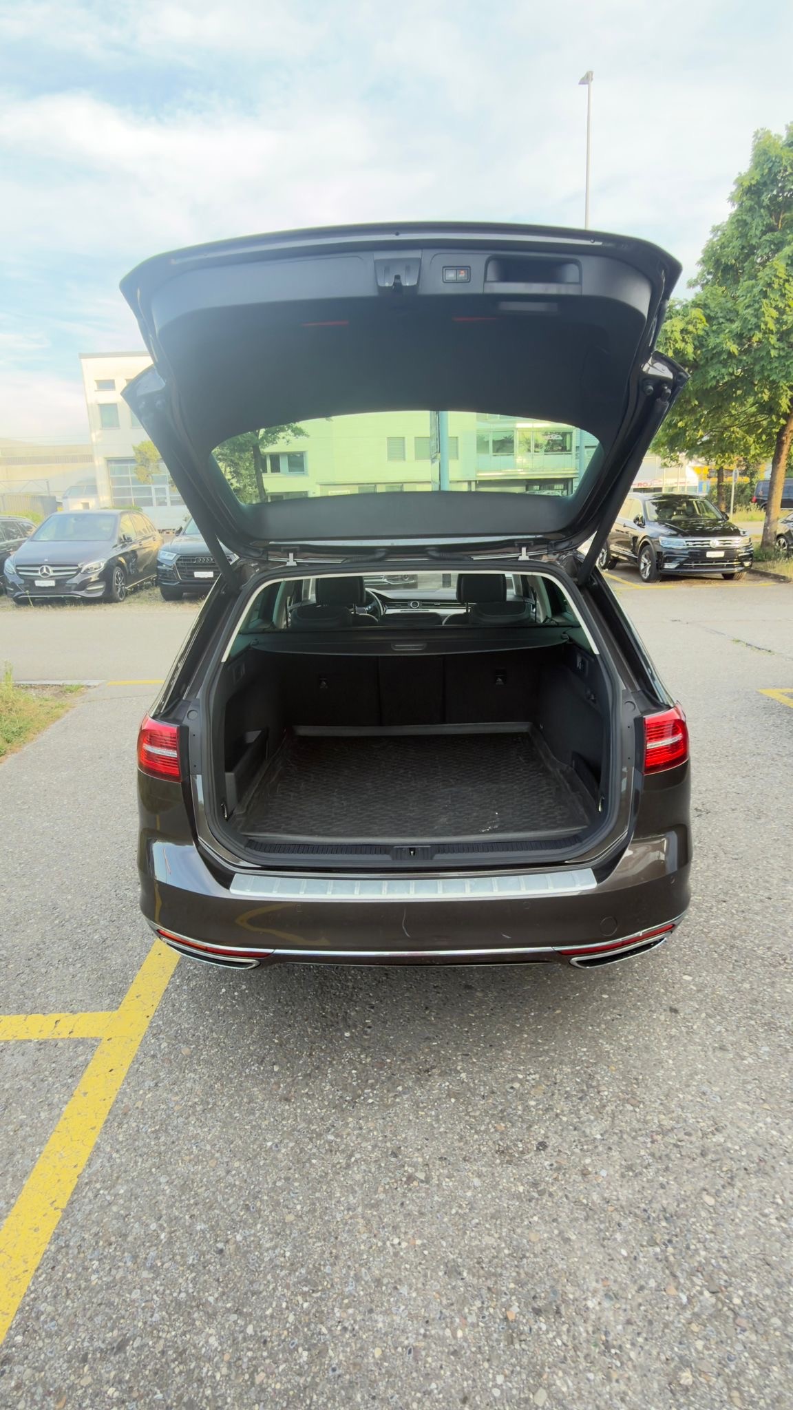 VW Passat Variant 2.0 TDI BMT Sport DSG 4Motion-image-6