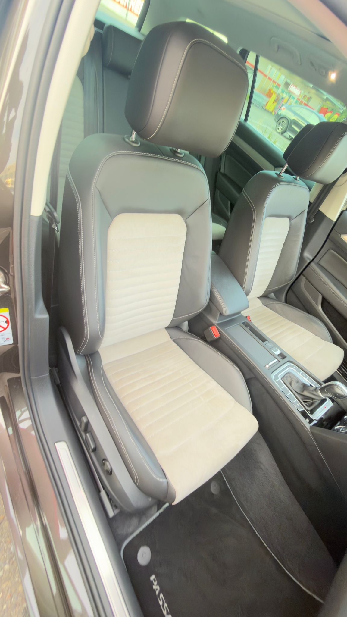 VW Passat Variant 2.0 TDI BMT Sport DSG 4Motion-image-10