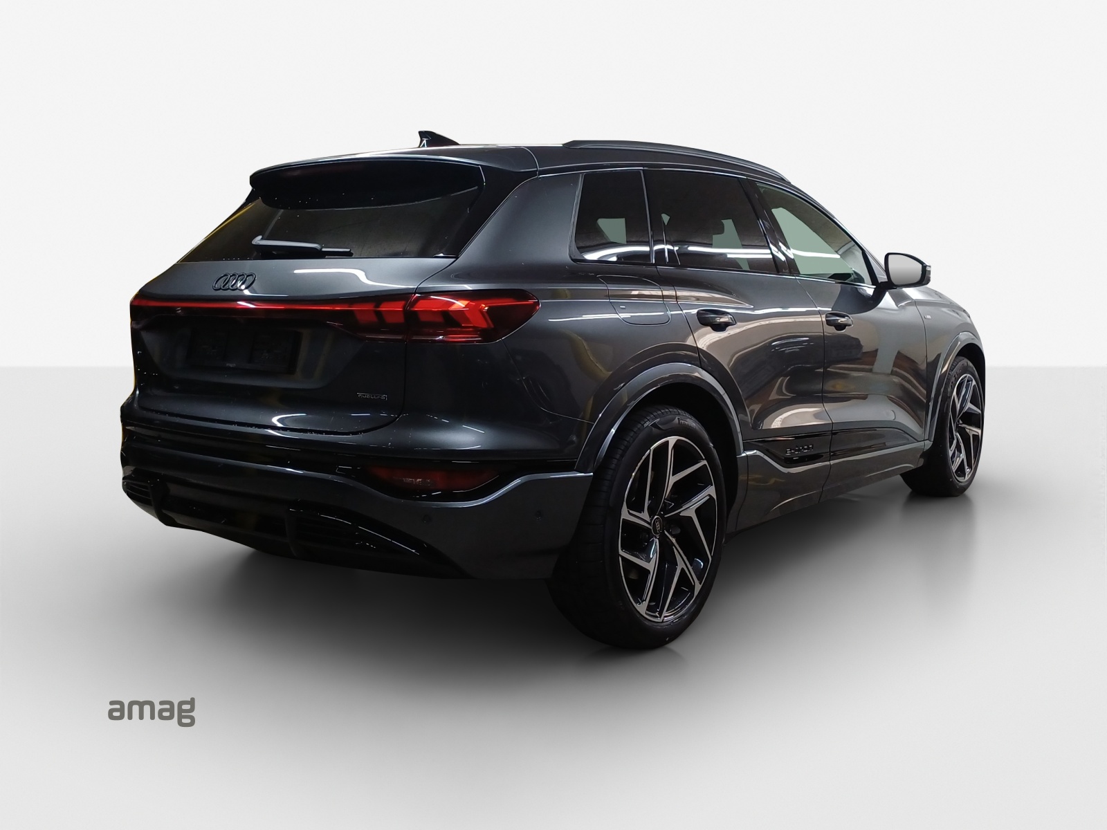 AUDI Q6 e-tron quattro-image-4