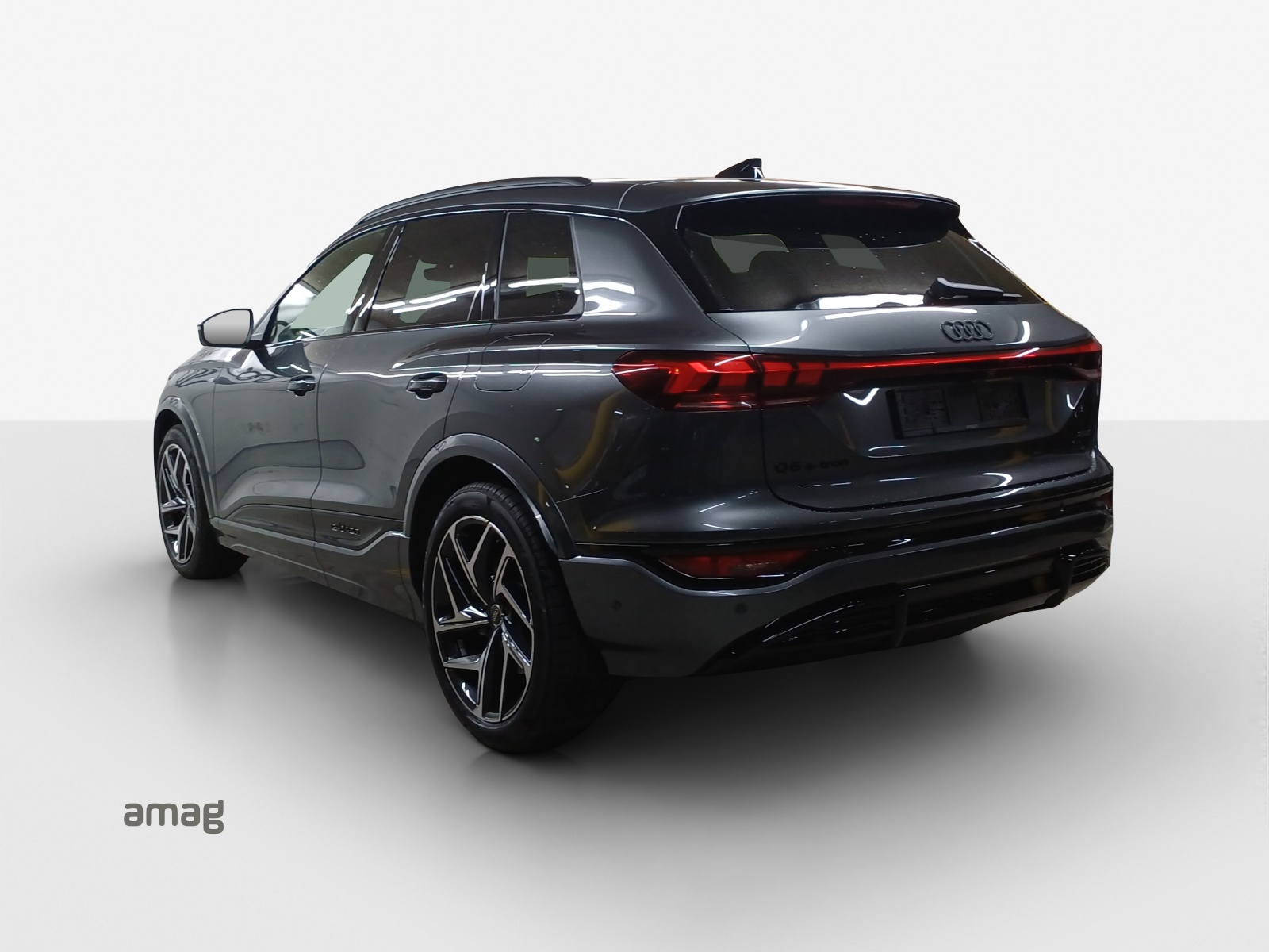 AUDI Q6 e-tron quattro-image-2