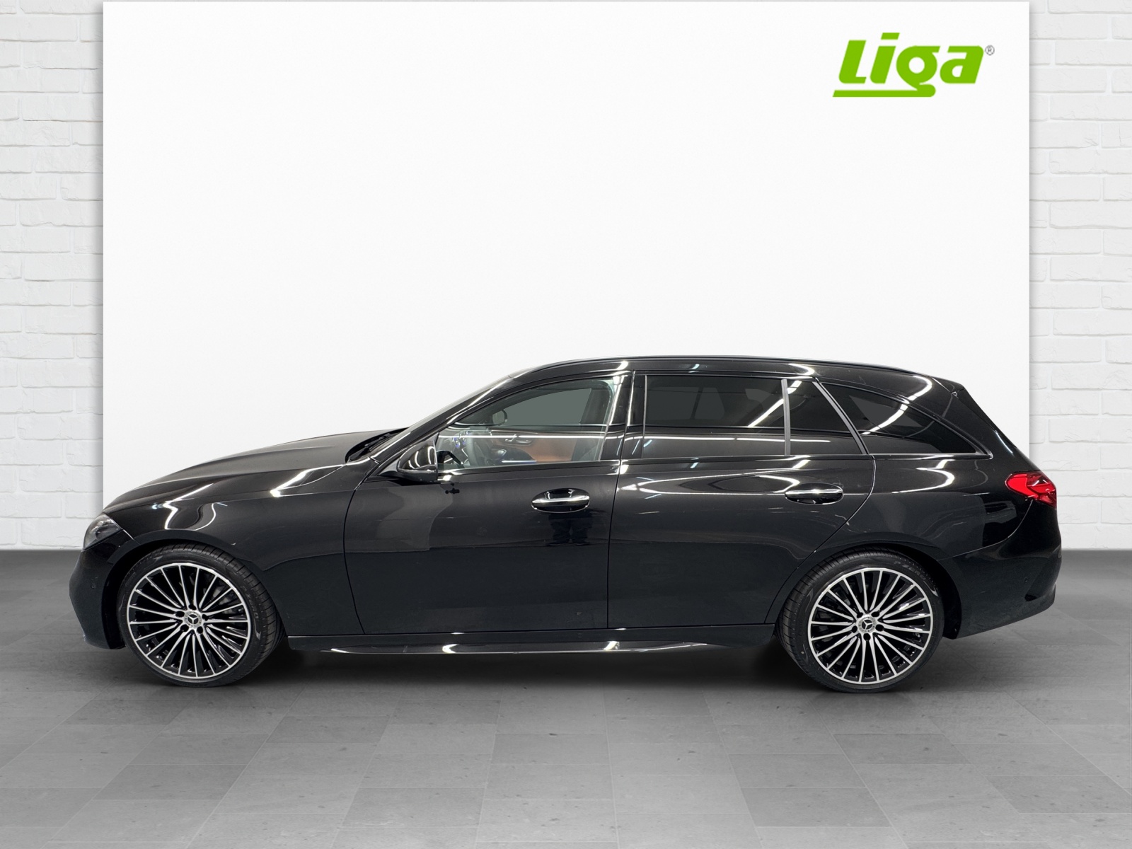 MERCEDES-BENZ C 220 d AMG Line 4Matic T-Modell Swiss Star-showroom-element-2