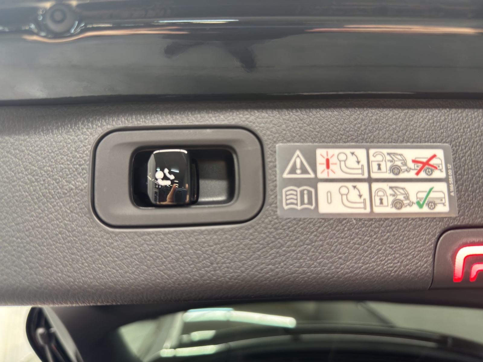MERCEDES-BENZ C 220 d AMG Line 4Matic T-Modell Swiss Star-image-12