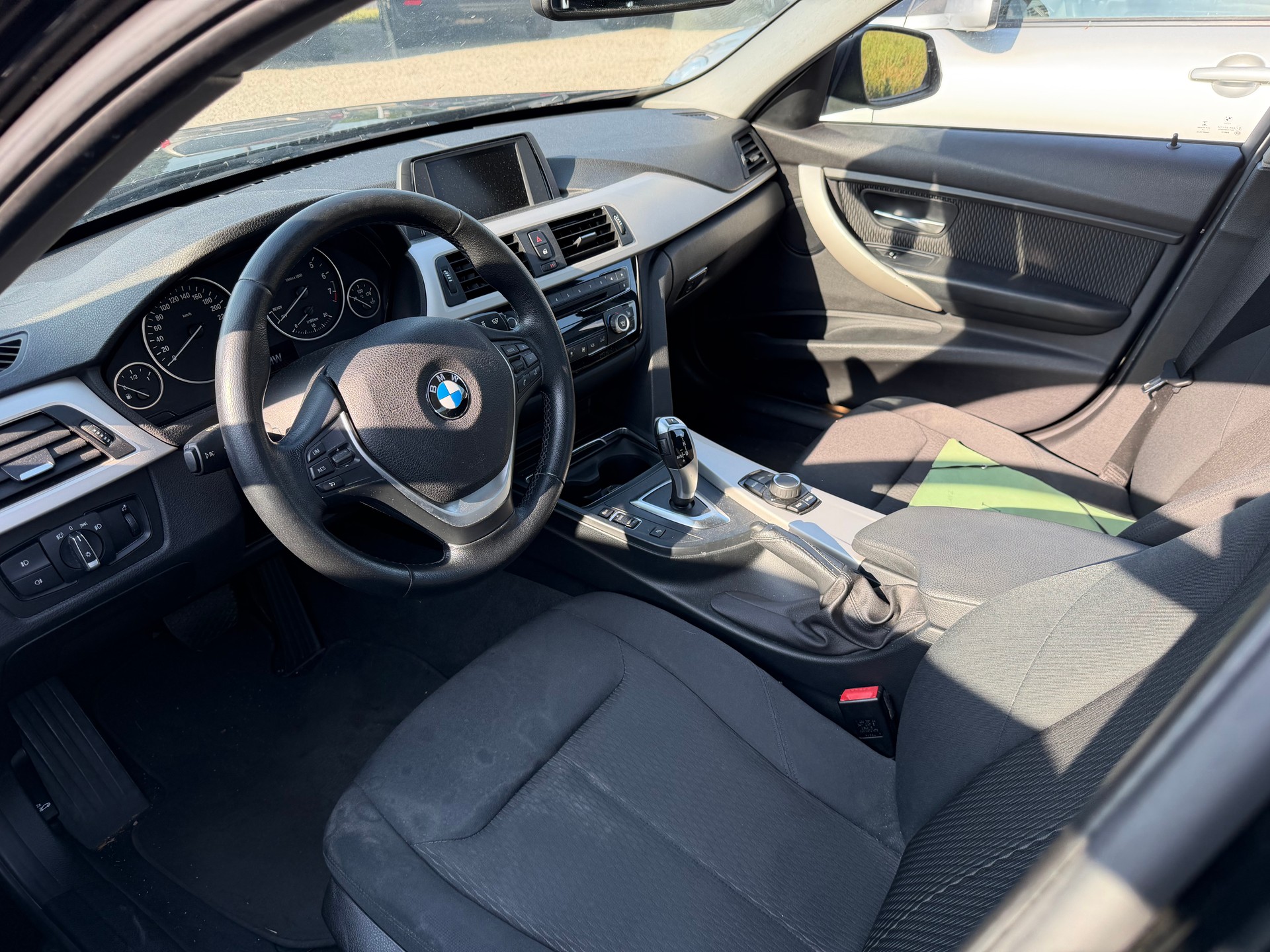 BMW 320i xDrive Steptronic-image-5