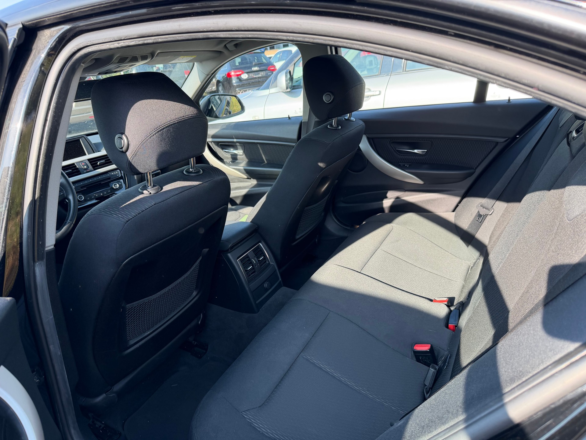 BMW 320i xDrive Steptronic-image-6