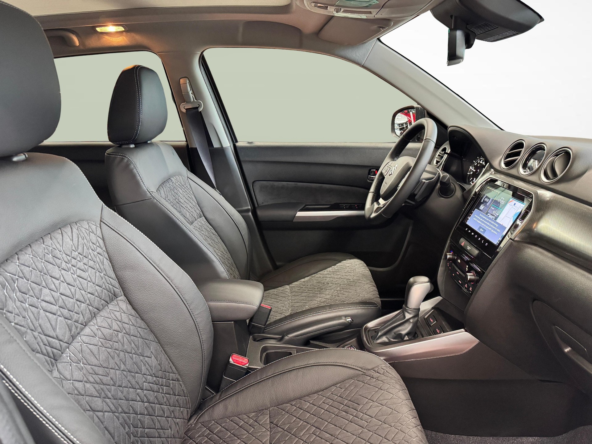 SUZUKI Vitara 1.4 T Sakura Top Hybrid 4x4-image-9