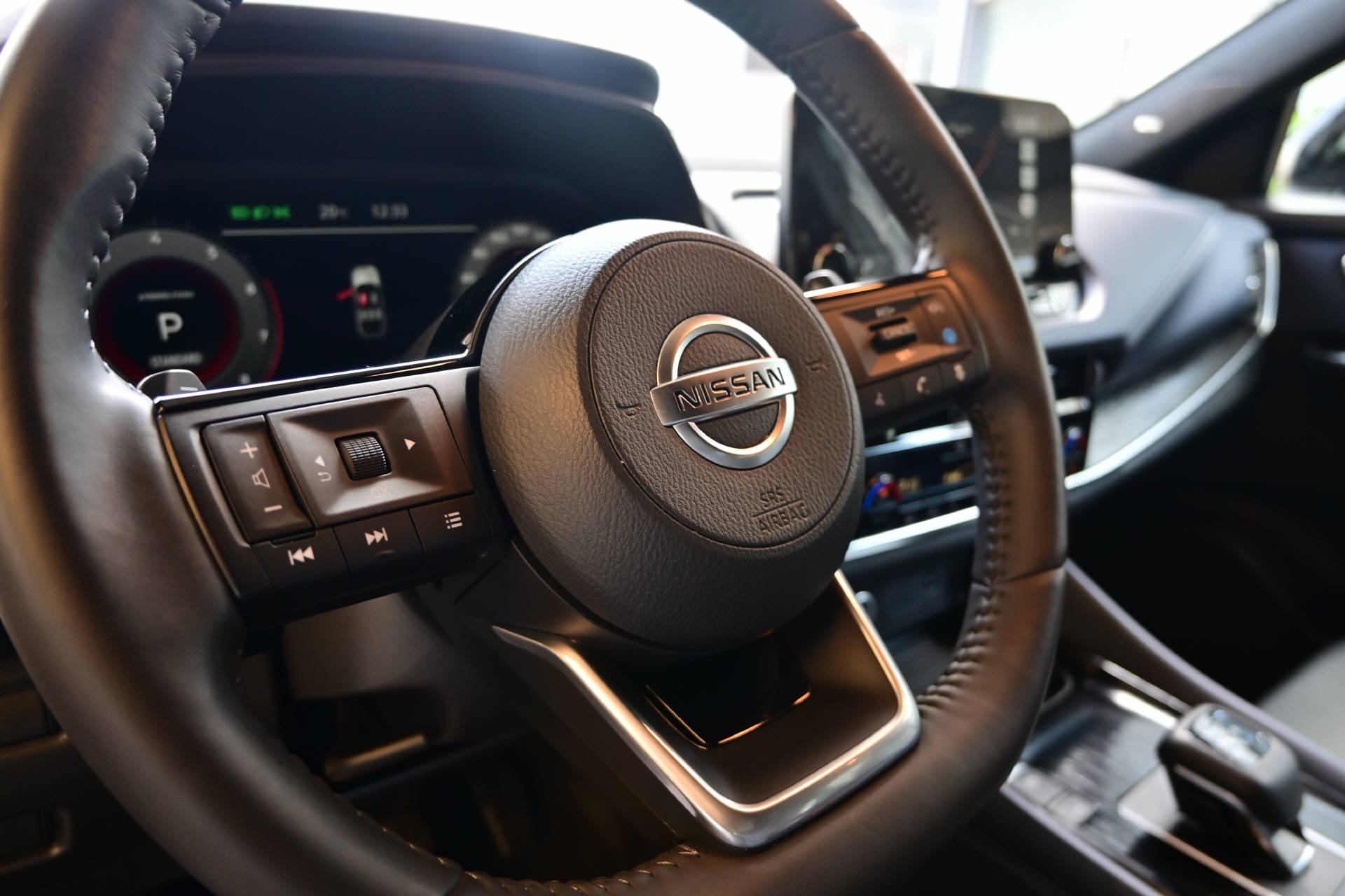 NISSAN Qashqai 1.3 DIG-T Tekna+ 4x4-image-13