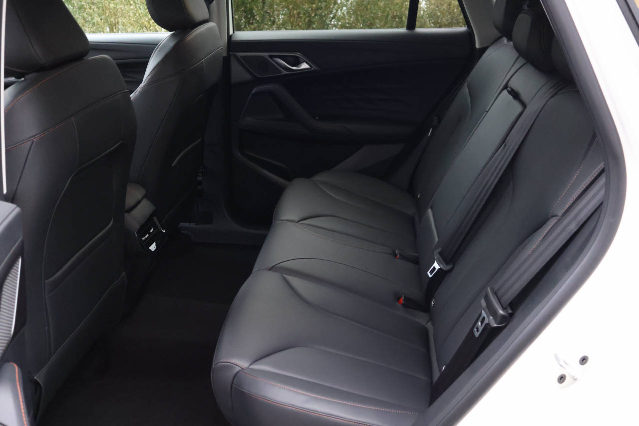 MG HS 1.5 Hybrid Luxury-image-12