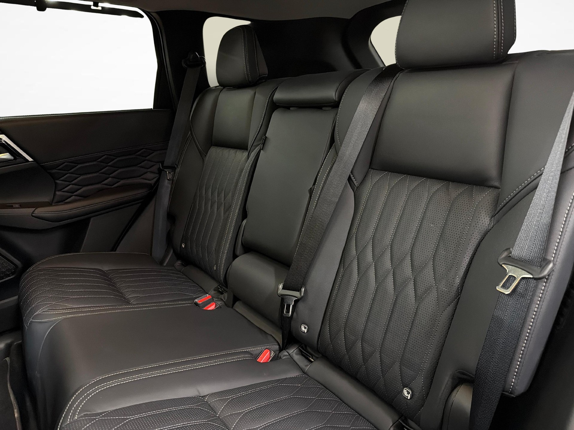 MITSUBISHI Outlander 2.4 PHEV Instyle 4x4-image-10