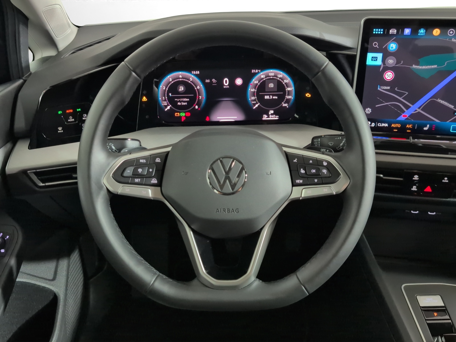 VW Golf Variant 1.5 eTSI mHEV Life DSG-image-11