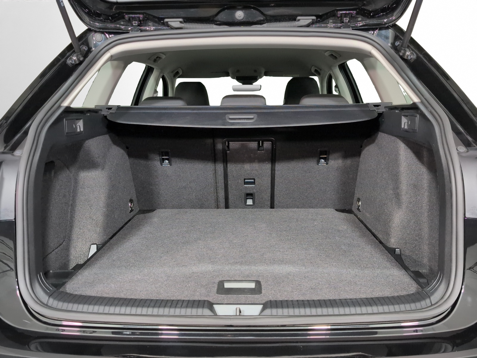 VW Golf Variant 1.5 eTSI mHEV Life DSG-image-14