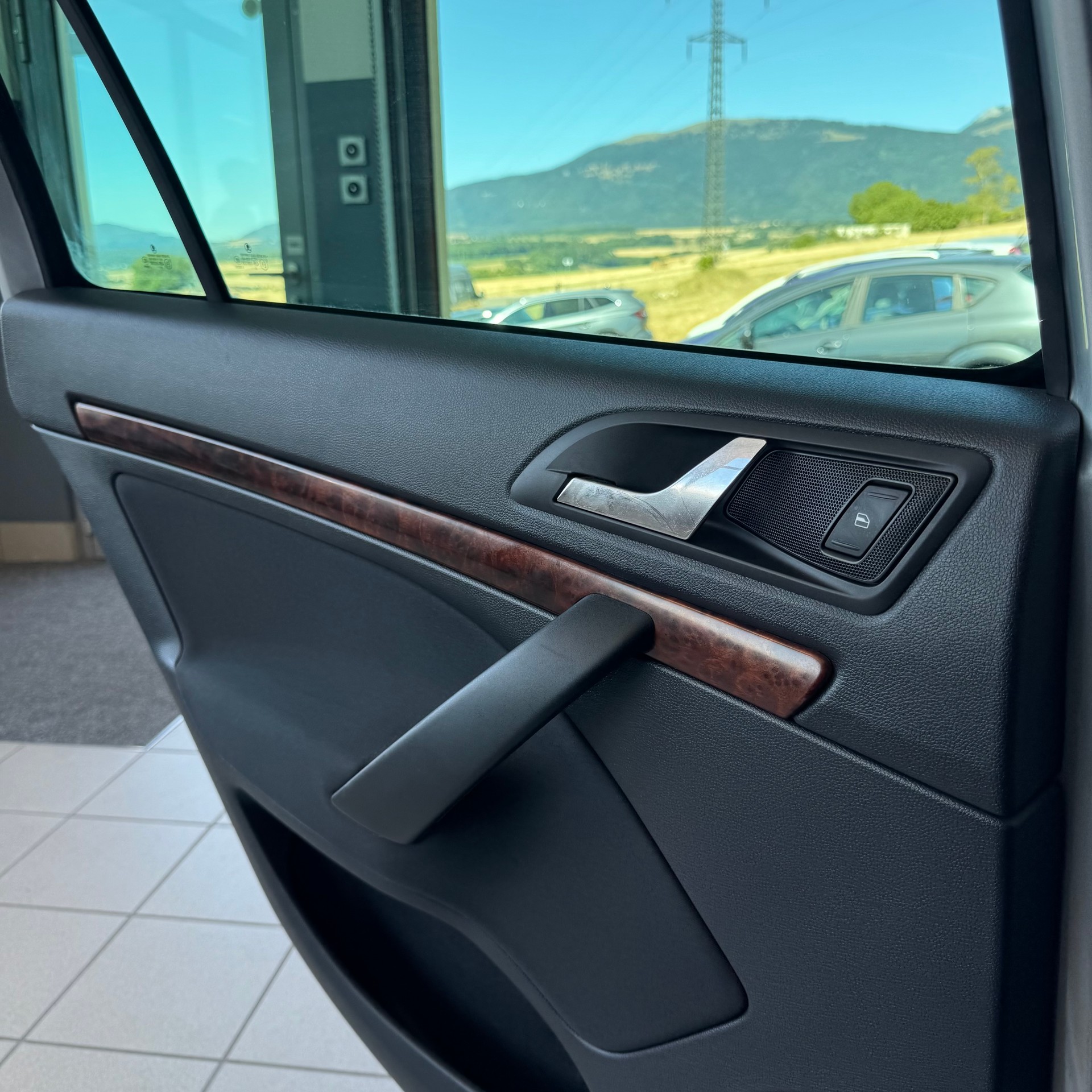 SKODA Octavia Combi 2.0 TDI Elegance DSG-image-17