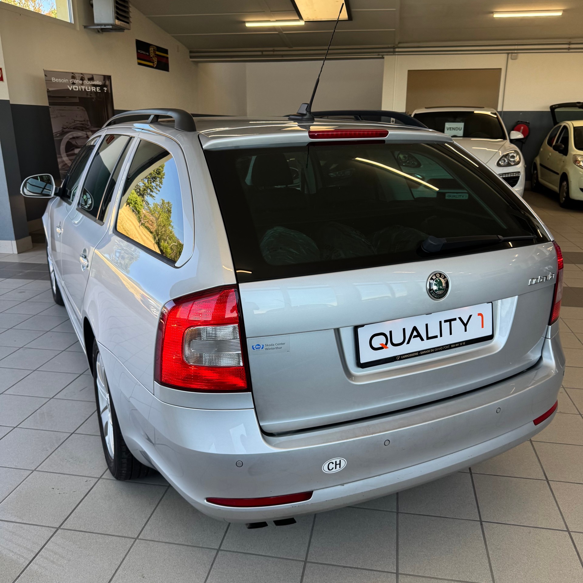 SKODA Octavia Combi 2.0 TDI Elegance DSG-image-5