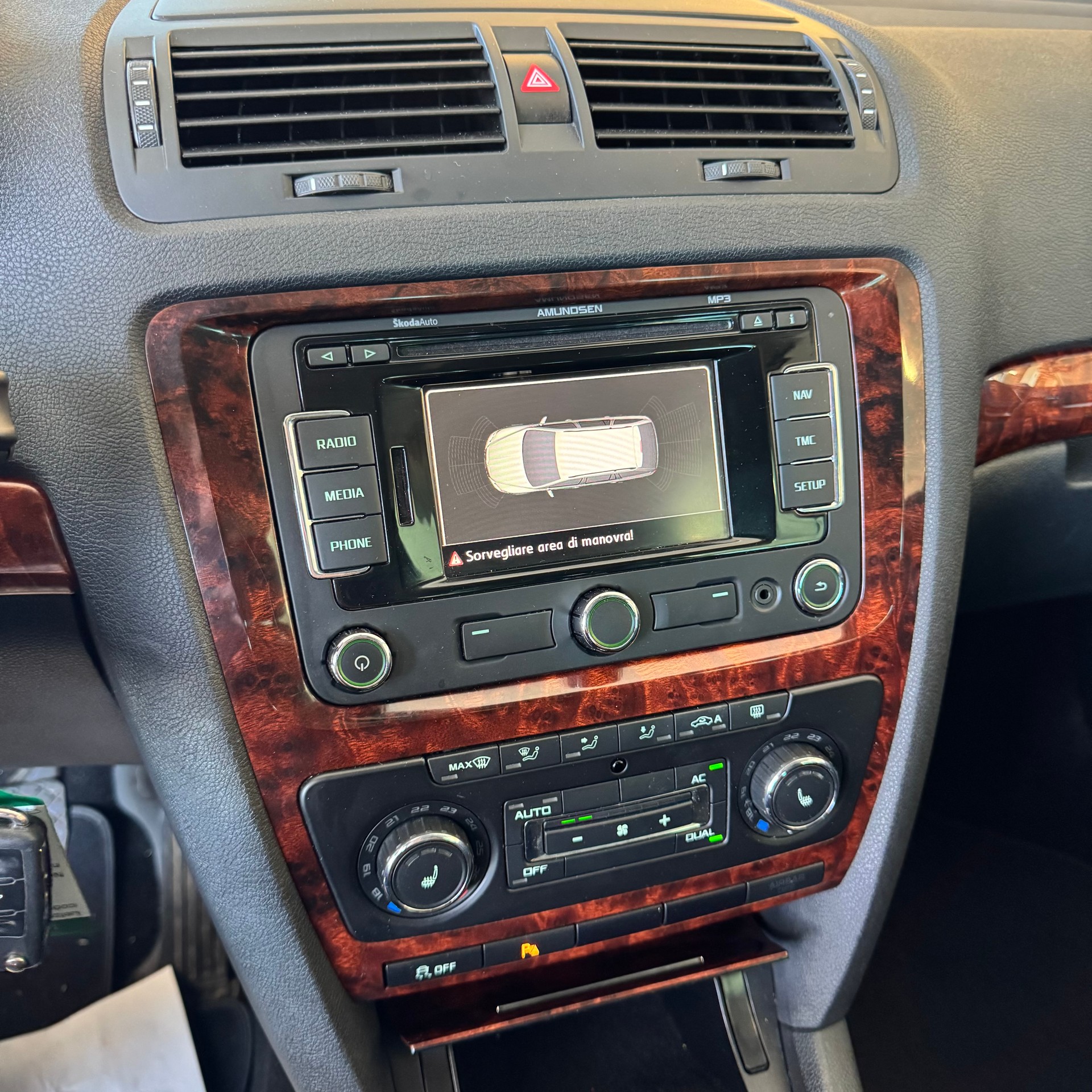 SKODA Octavia Combi 2.0 TDI Elegance DSG-image-7