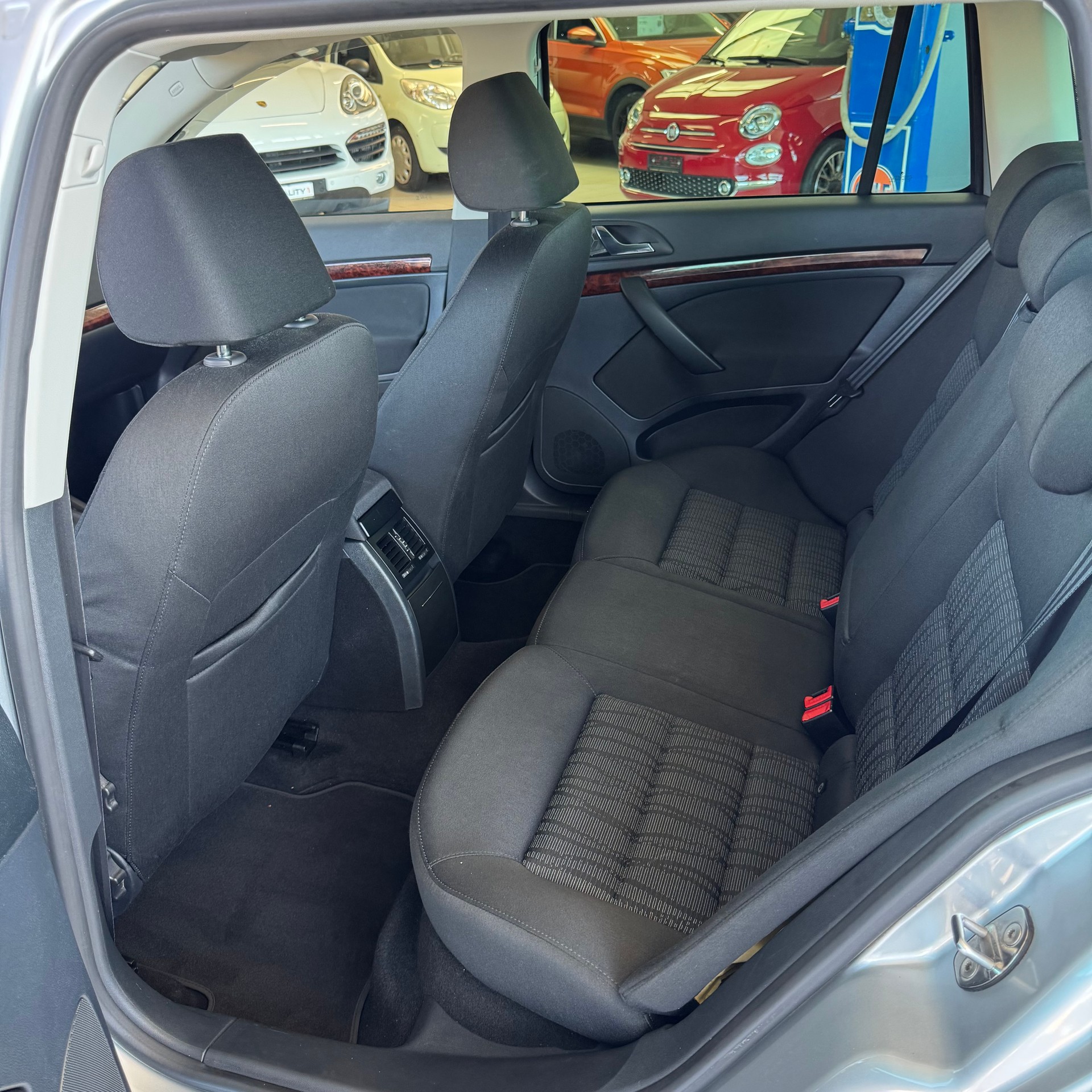 SKODA Octavia Combi 2.0 TDI Elegance DSG-image-12