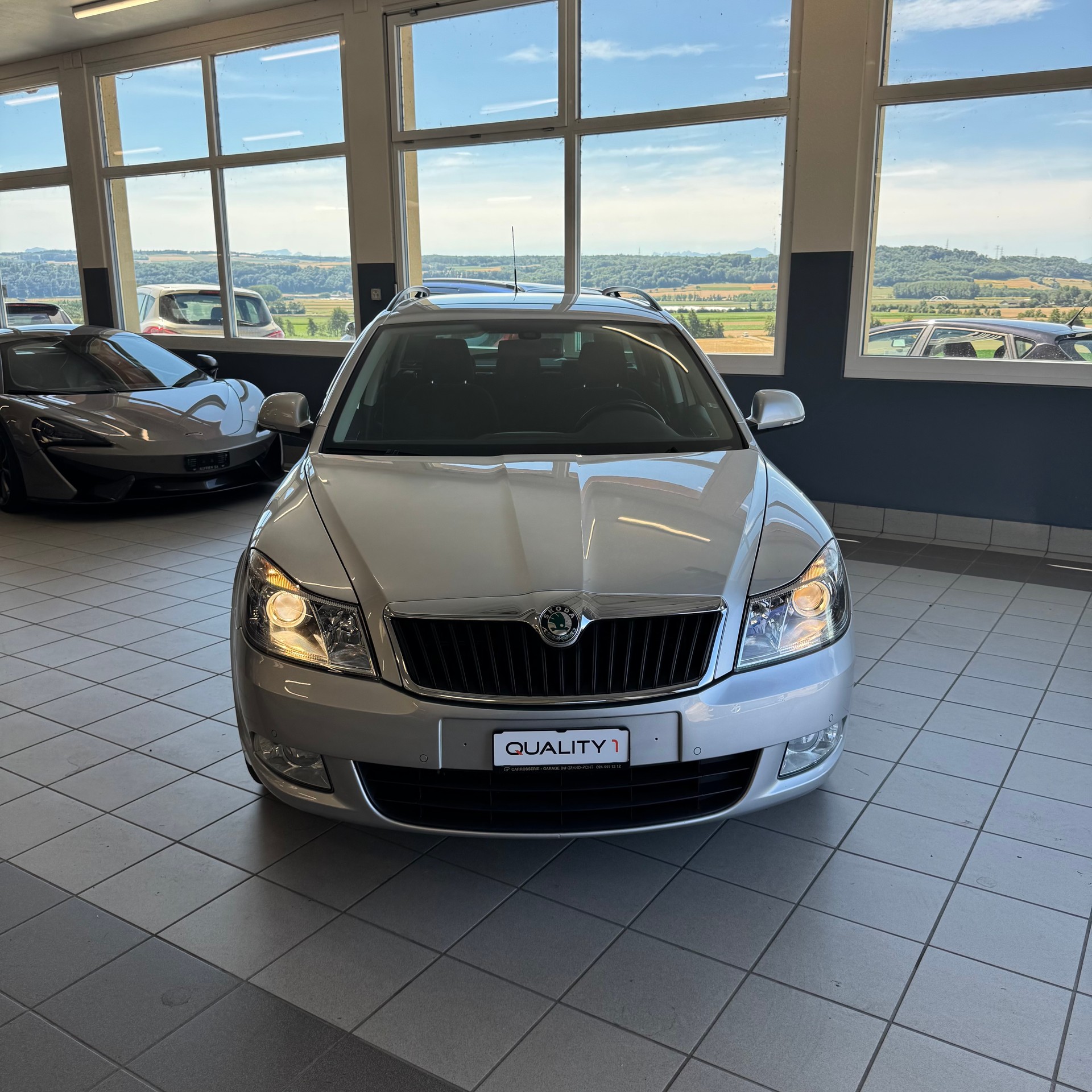 SKODA Octavia Combi 2.0 TDI Elegance DSG-image-1