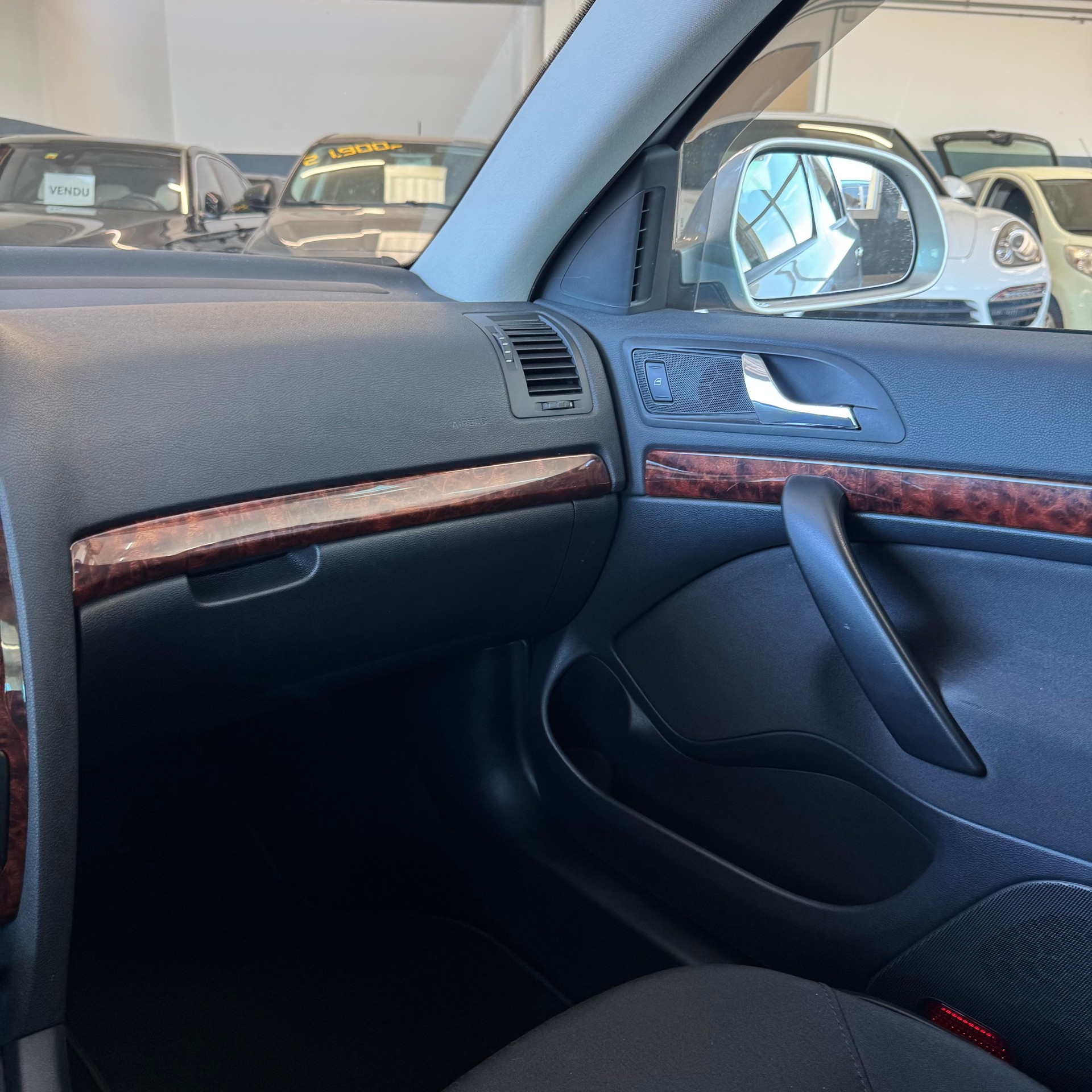 SKODA Octavia Combi 2.0 TDI Elegance DSG-image-15