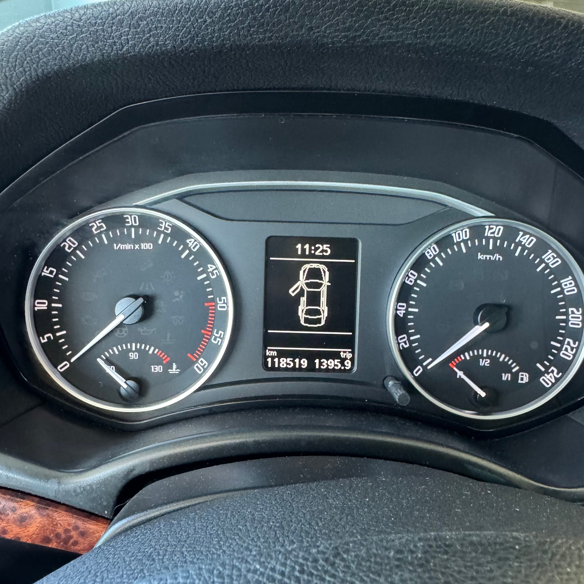 SKODA Octavia Combi 2.0 TDI Elegance DSG-image-9