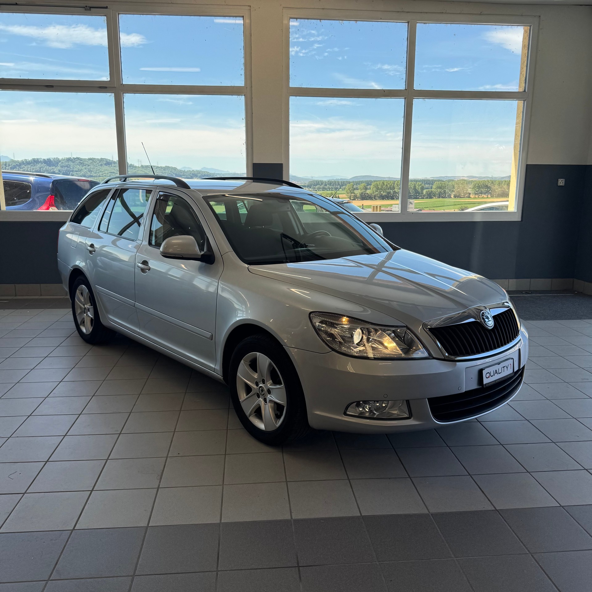 SKODA Octavia Combi 2.0 TDI Elegance DSG-image-2