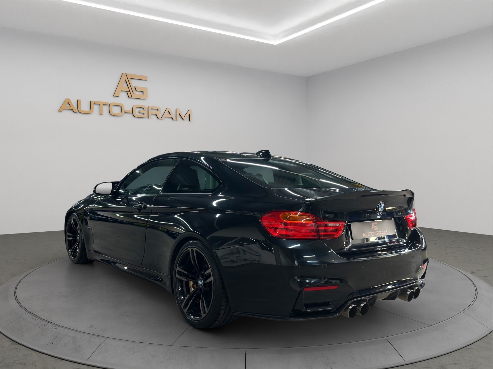 BMW M4 Coupé-image-2