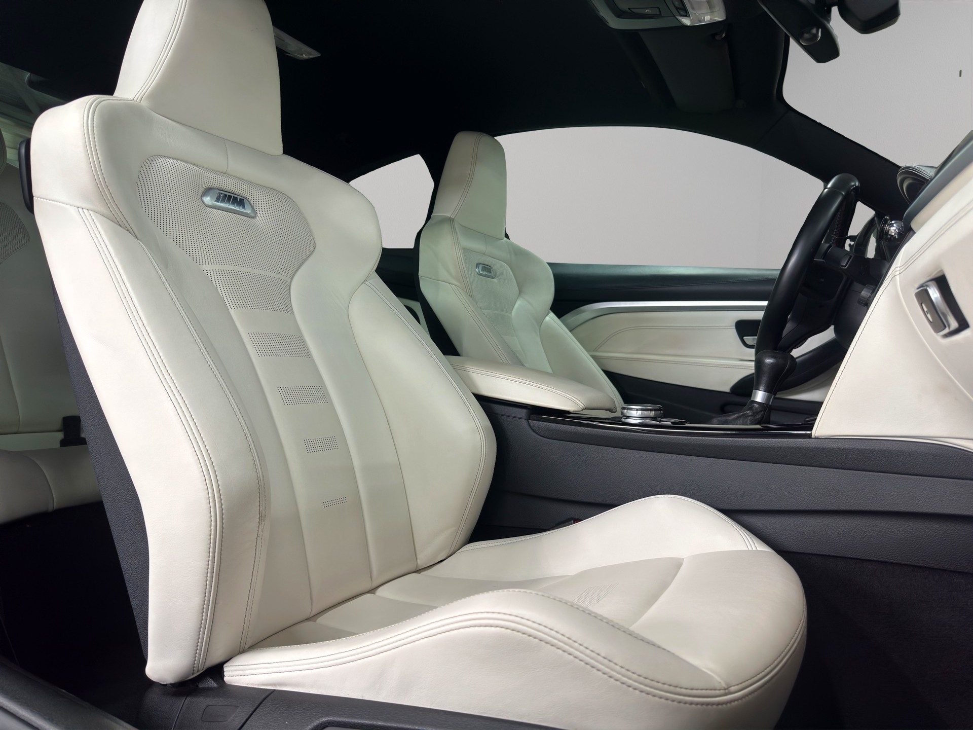 BMW M4 Coupé-image-13