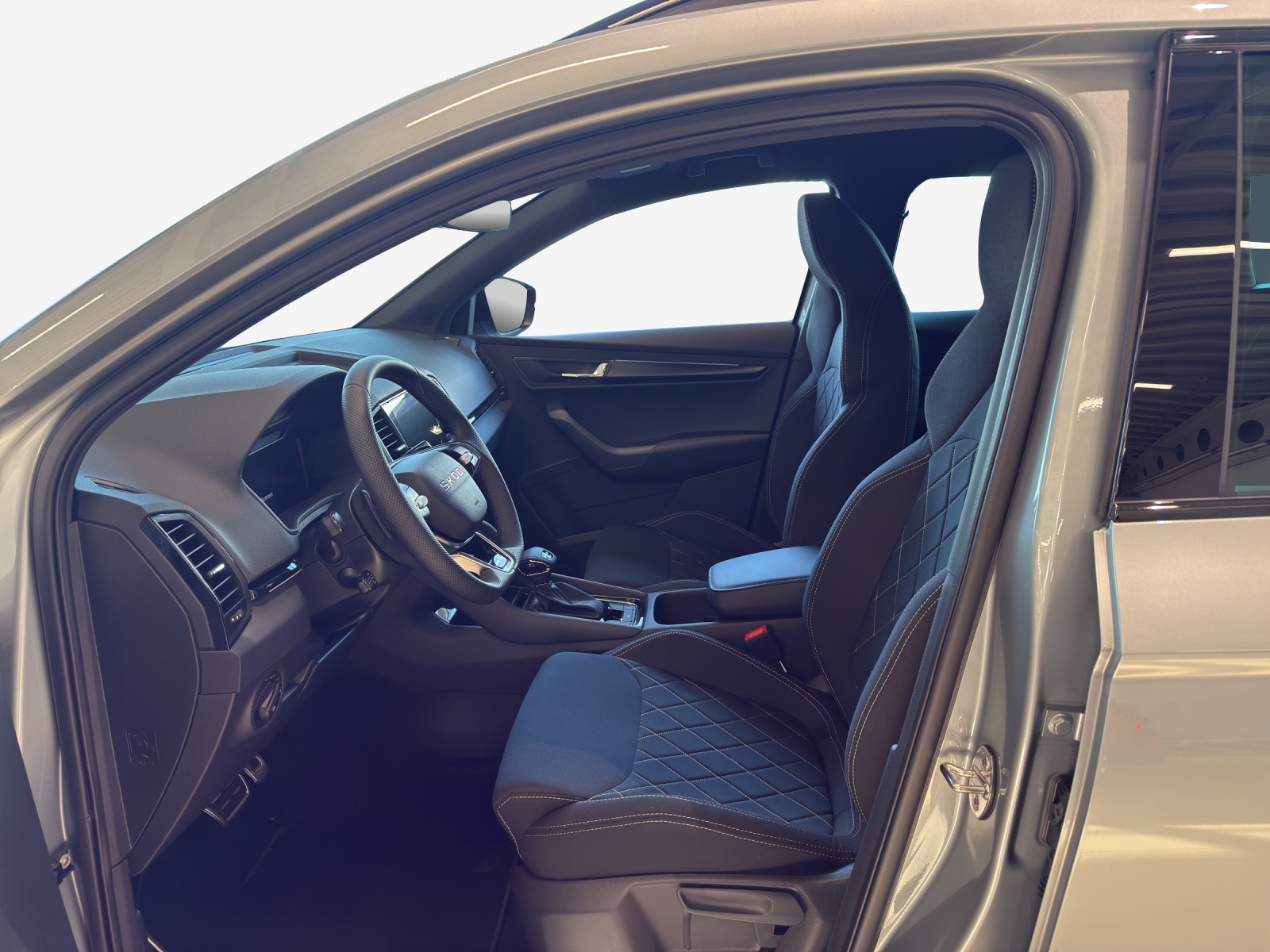SKODA Karoq 2.0 TSI Dynamic Limited Edition 4x4 DSG-image-6