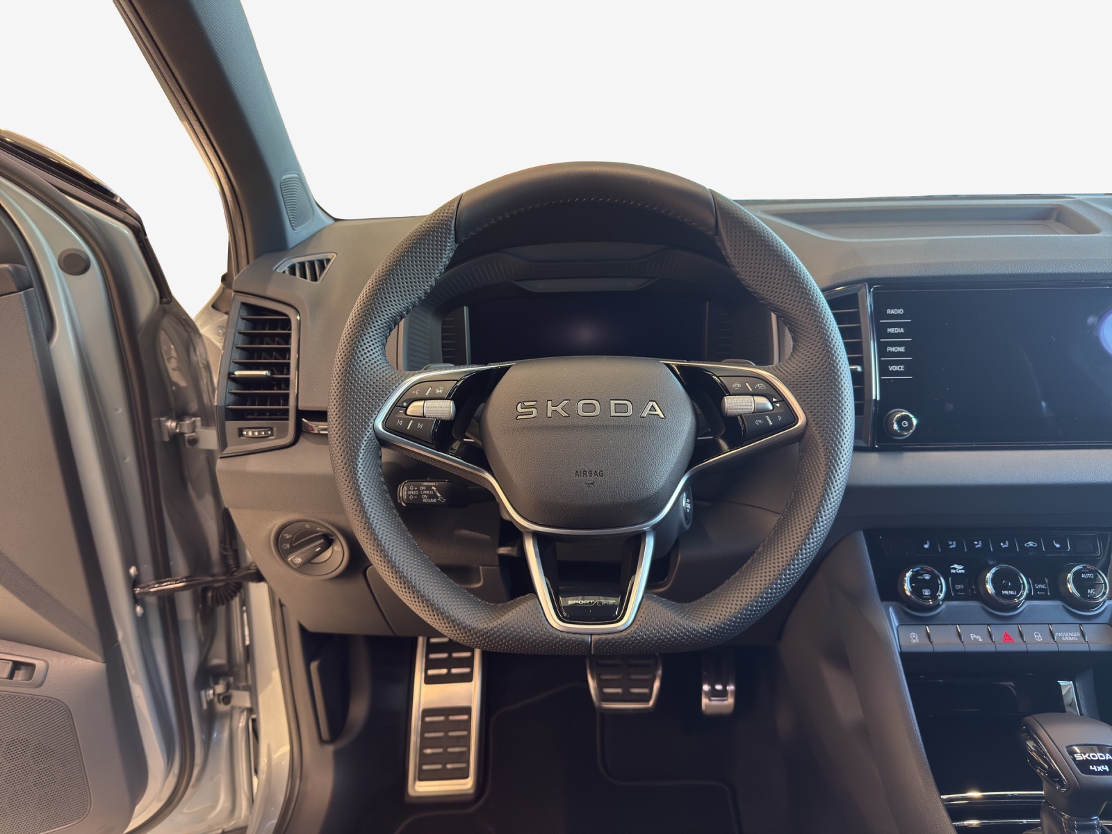 SKODA Karoq 2.0 TSI Dynamic Limited Edition 4x4 DSG-image-8